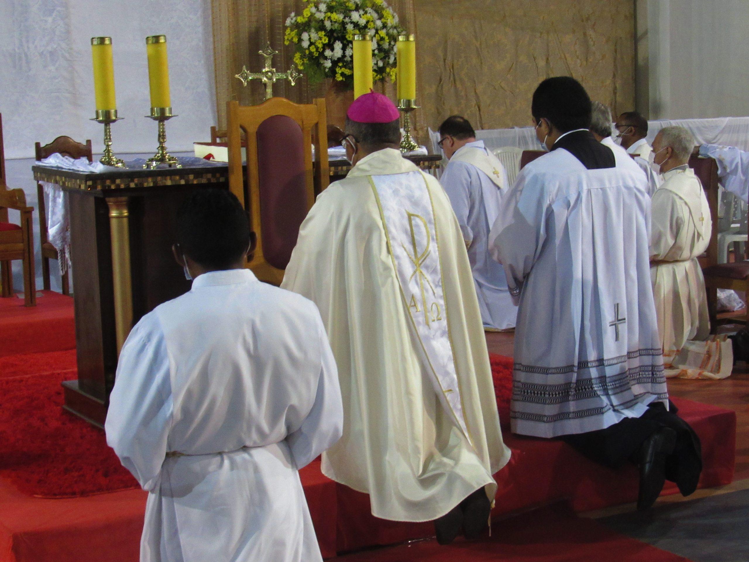 Ordenação Presbiteral do Diácono Irlas Soares das Virgens é realizada na Paróquia Cristo Rei em Pacajá/PA — imagem 8