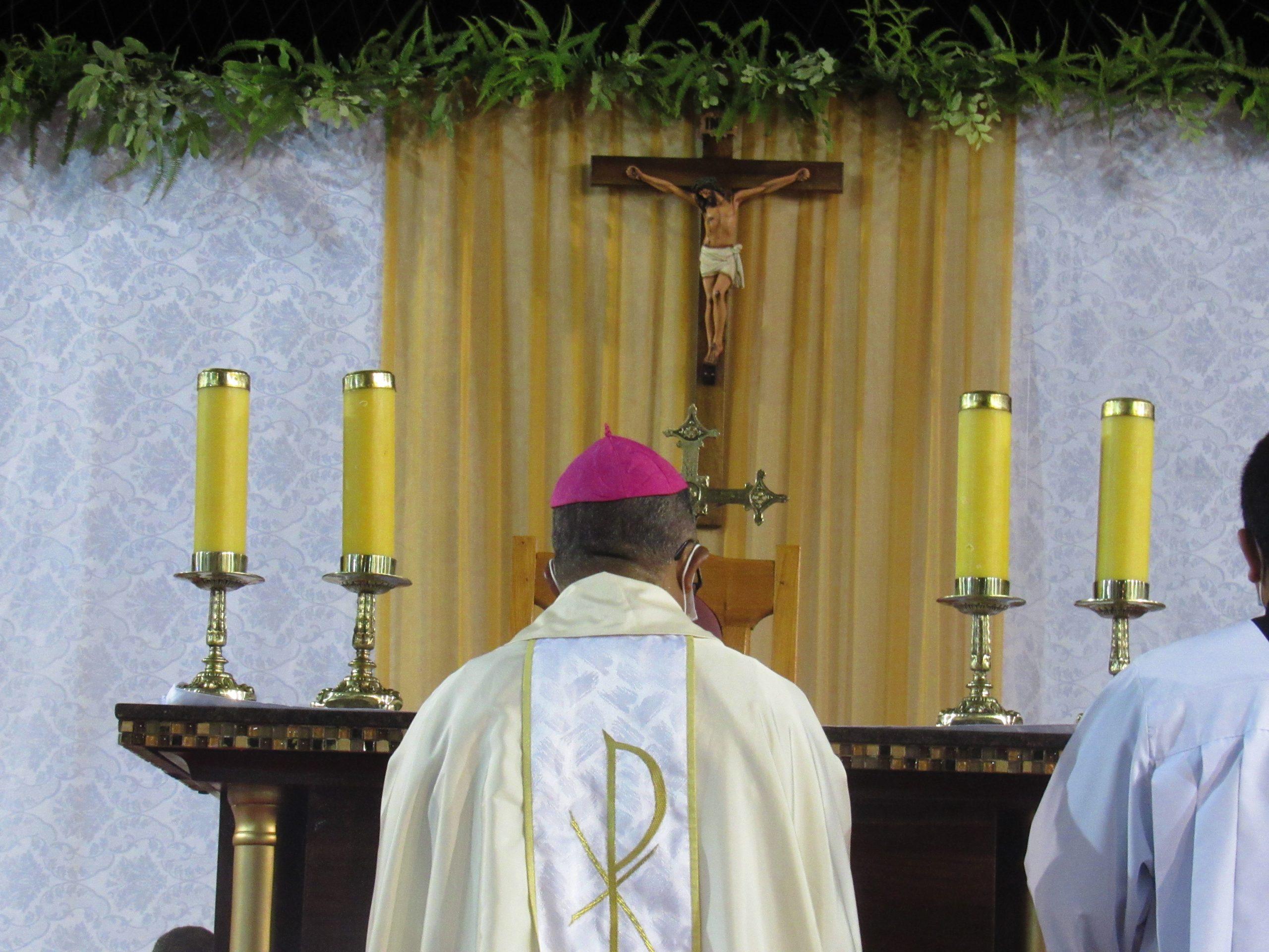 Ordenação Presbiteral do Diácono Irlas Soares das Virgens é realizada na Paróquia Cristo Rei em Pacajá/PA — imagem 12