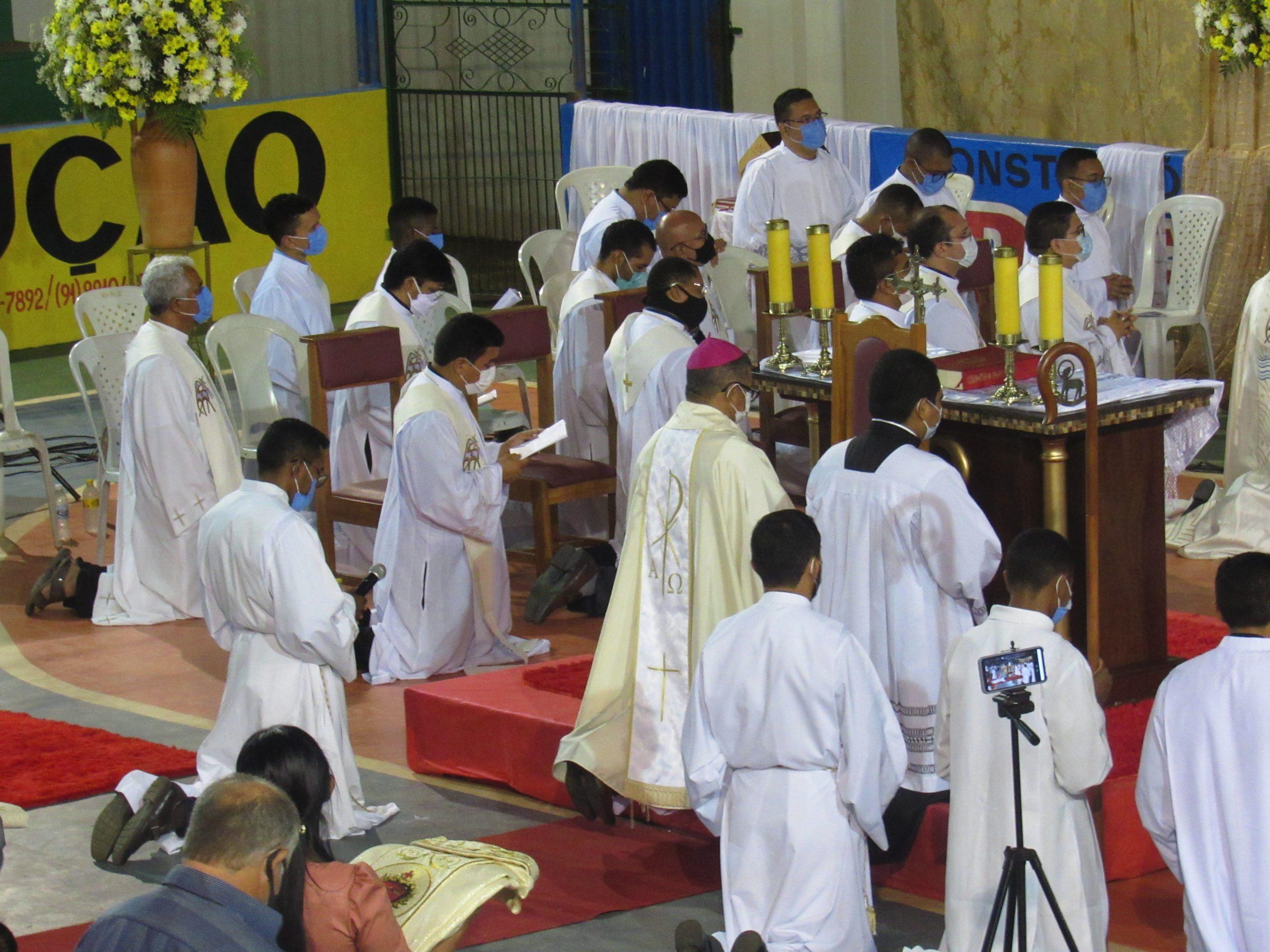 Ordenação Presbiteral do Diácono Irlas Soares das Virgens é realizada na Paróquia Cristo Rei em Pacajá/PA — imagem 13