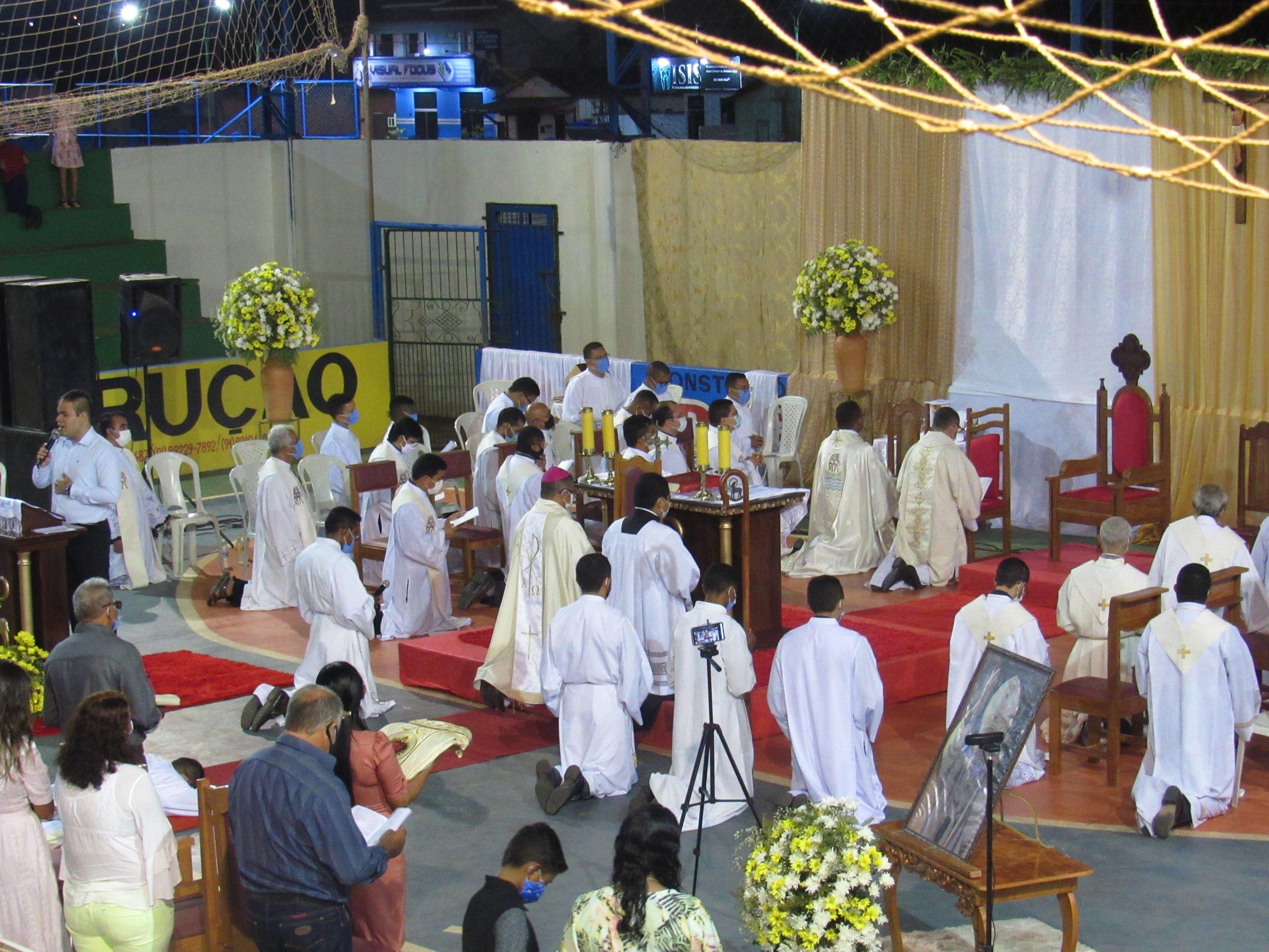 Ordenação Presbiteral do Diácono Irlas Soares das Virgens é realizada na Paróquia Cristo Rei em Pacajá/PA — imagem 14