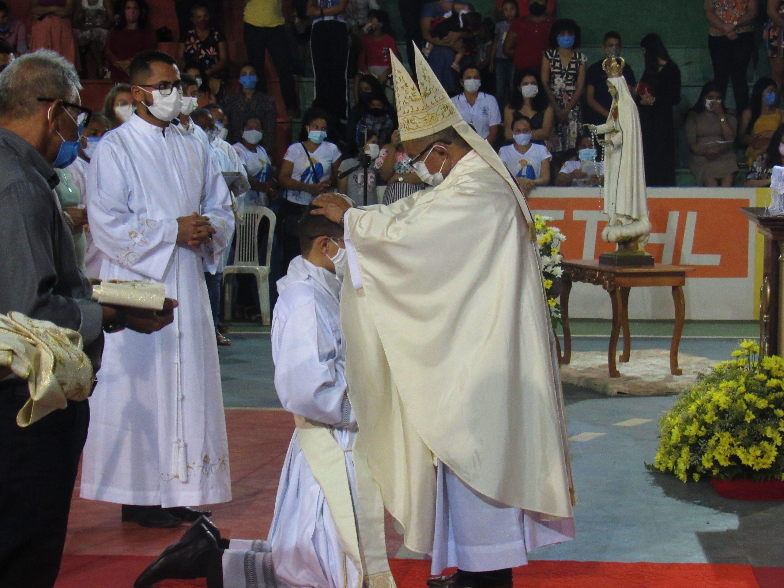 Ordenação Presbiteral do Diácono Irlas Soares das Virgens é realizada na Paróquia Cristo Rei em Pacajá/PA — imagem 15