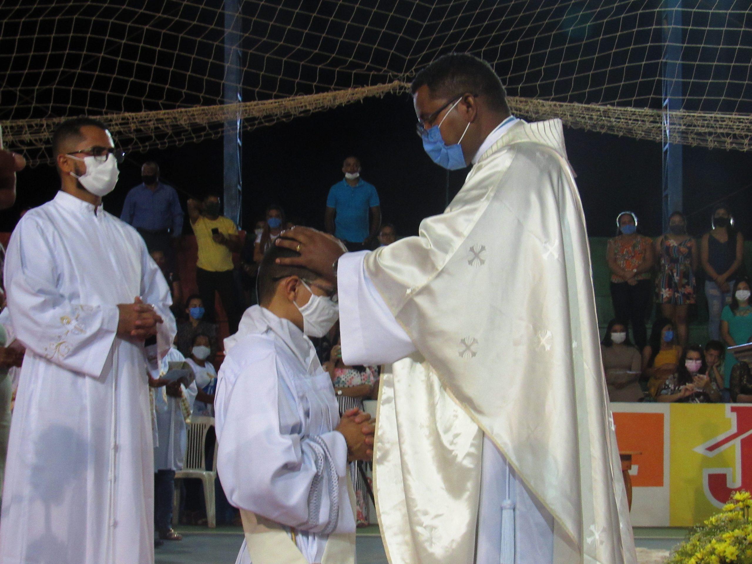 Ordenação Presbiteral do Diácono Irlas Soares das Virgens é realizada na Paróquia Cristo Rei em Pacajá/PA — imagem 16