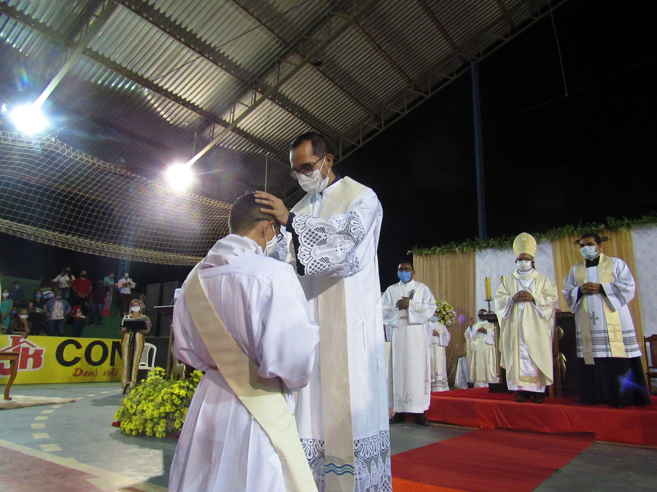 Ordenação Presbiteral do Diácono Irlas Soares das Virgens é realizada na Paróquia Cristo Rei em Pacajá/PA — imagem 18