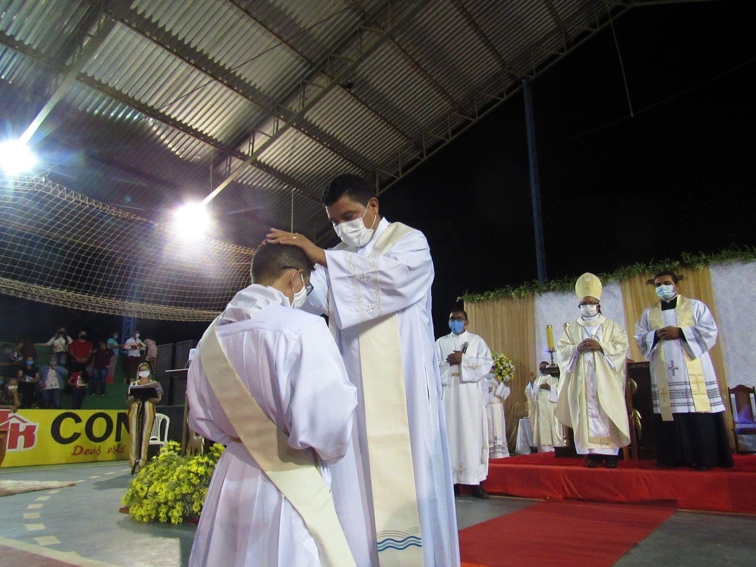 Ordenação Presbiteral do Diácono Irlas Soares das Virgens é realizada na Paróquia Cristo Rei em Pacajá/PA — imagem 19