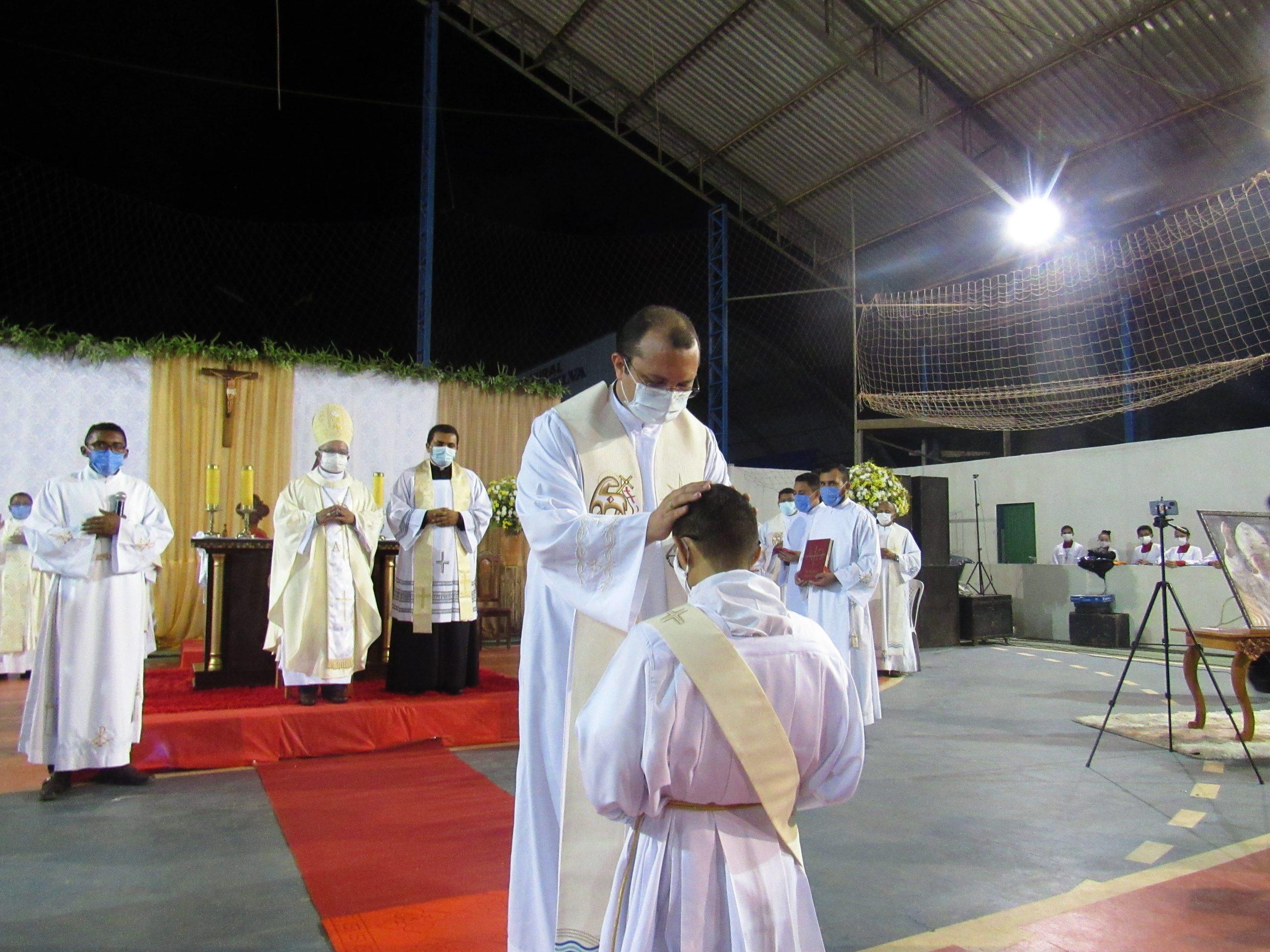 Ordenação Presbiteral do Diácono Irlas Soares das Virgens é realizada na Paróquia Cristo Rei em Pacajá/PA — imagem 25