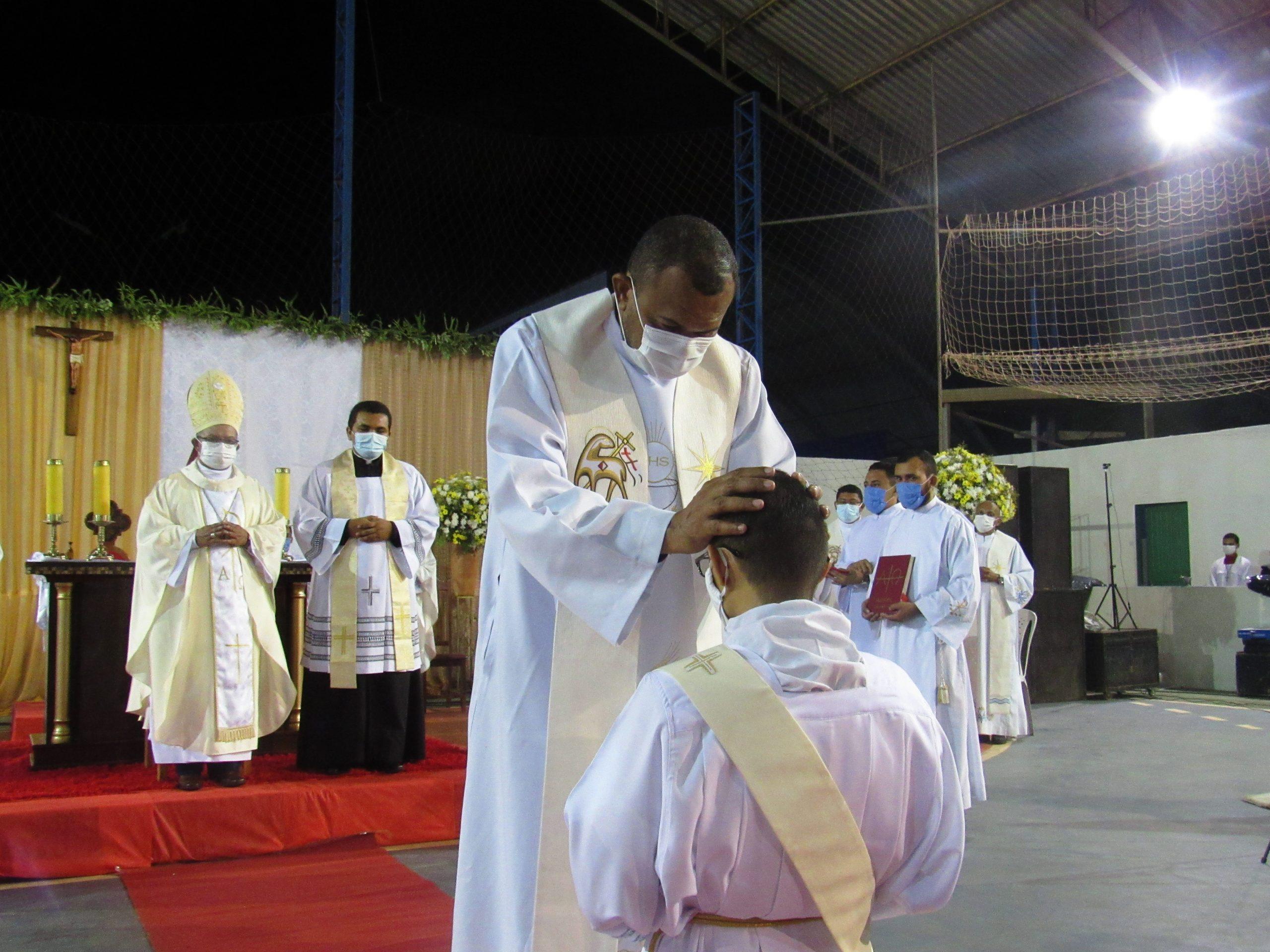 Ordenação Presbiteral do Diácono Irlas Soares das Virgens é realizada na Paróquia Cristo Rei em Pacajá/PA — imagem 26