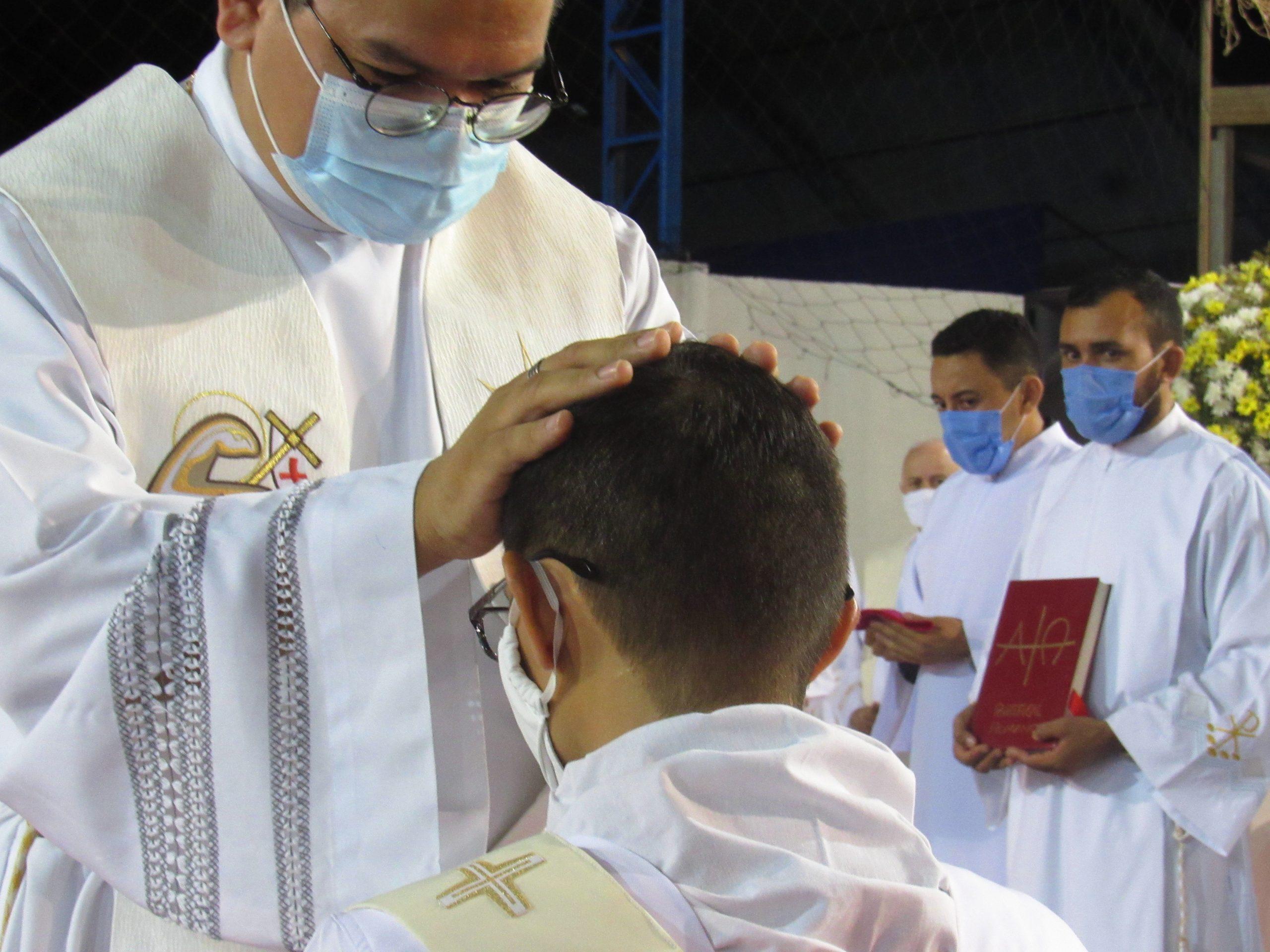 Ordenação Presbiteral do Diácono Irlas Soares das Virgens é realizada na Paróquia Cristo Rei em Pacajá/PA — imagem 27