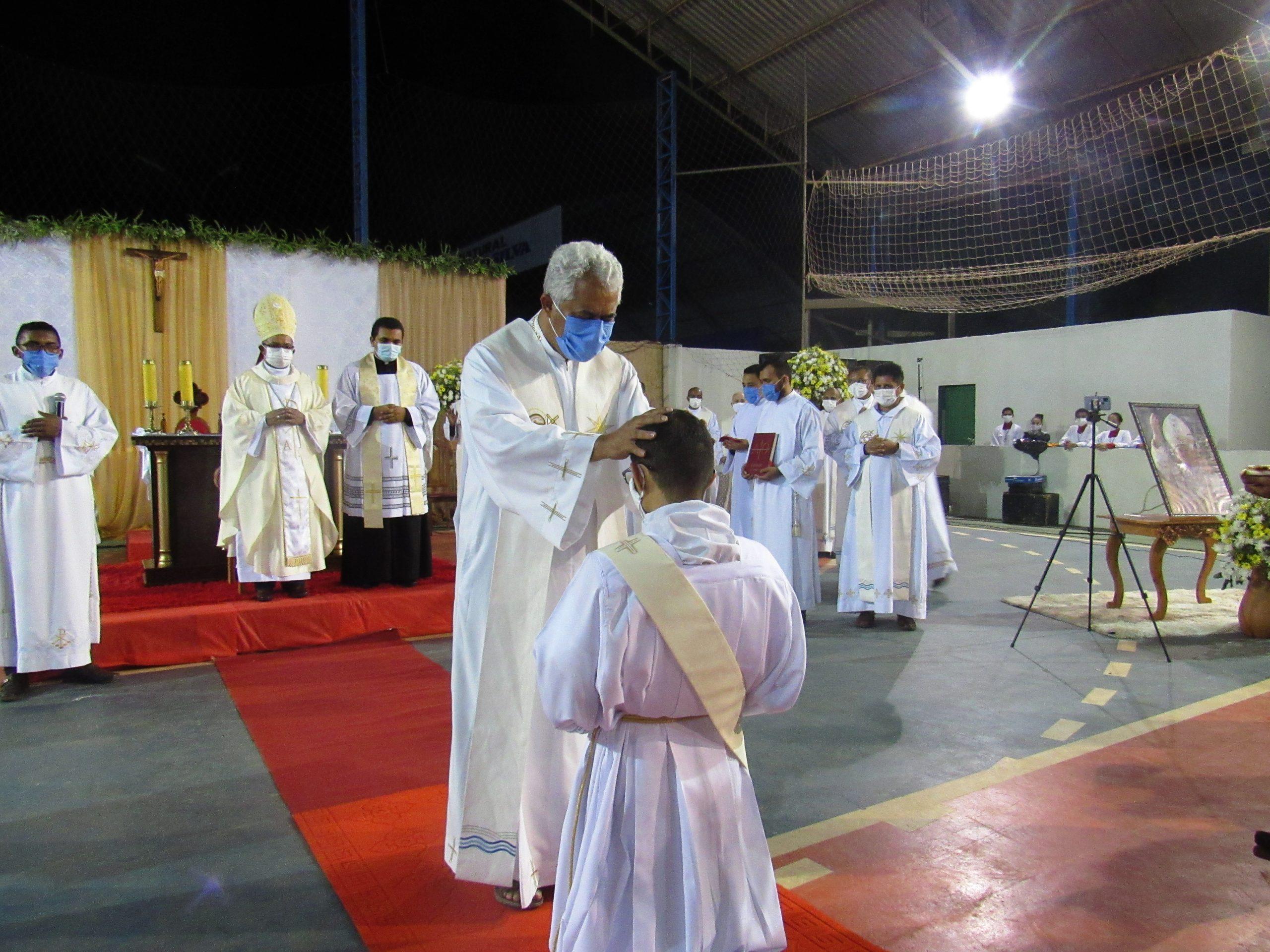 Ordenação Presbiteral do Diácono Irlas Soares das Virgens é realizada na Paróquia Cristo Rei em Pacajá/PA — imagem 29