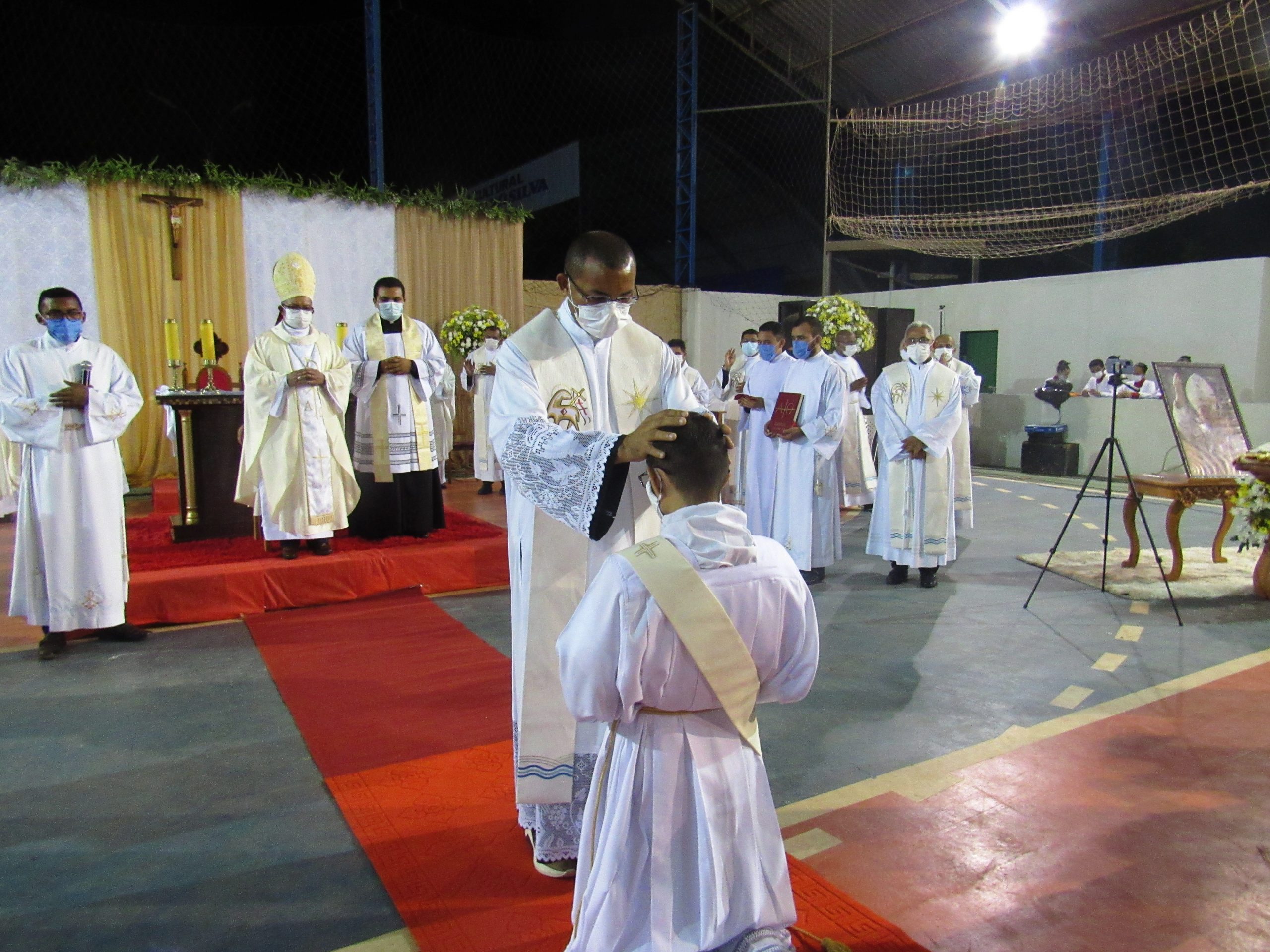 Ordenação Presbiteral do Diácono Irlas Soares das Virgens é realizada na Paróquia Cristo Rei em Pacajá/PA — imagem 33