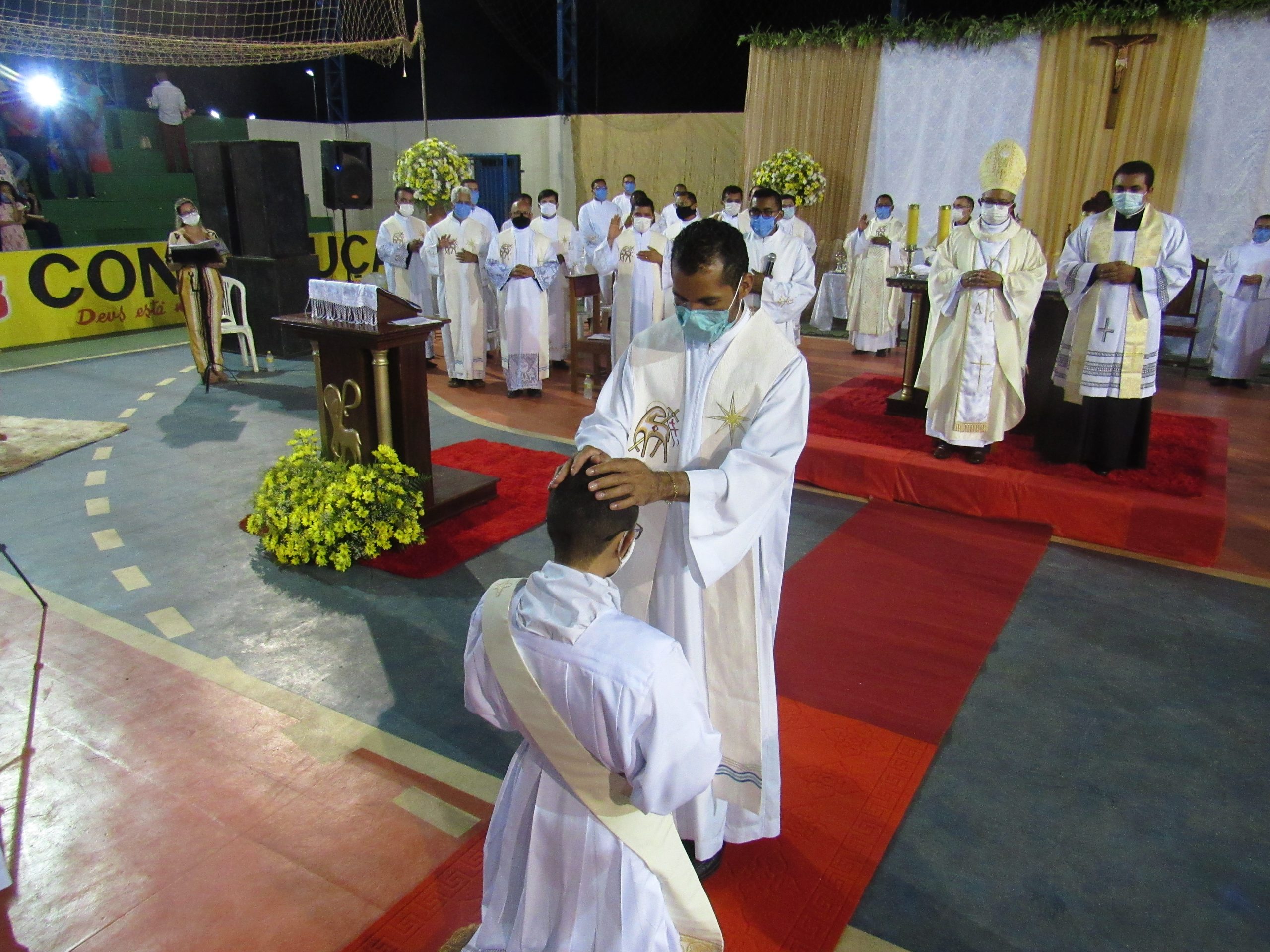 Ordenação Presbiteral do Diácono Irlas Soares das Virgens é realizada na Paróquia Cristo Rei em Pacajá/PA — imagem 34
