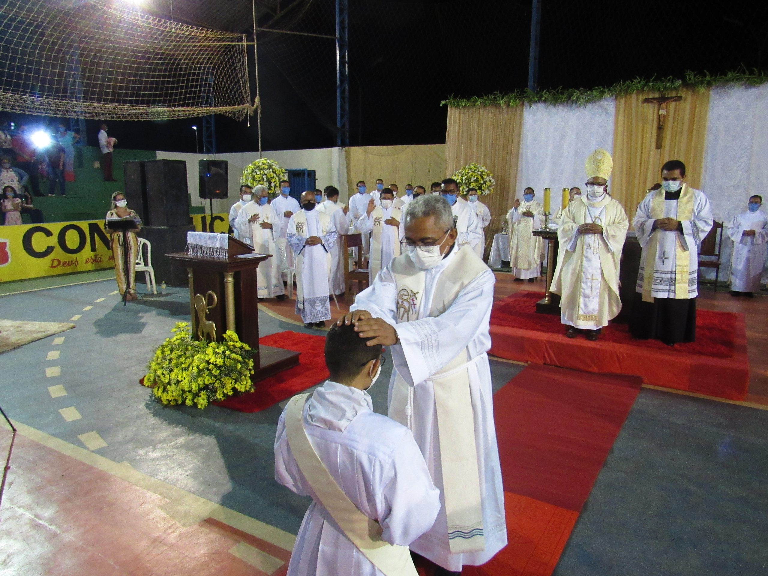 Ordenação Presbiteral do Diácono Irlas Soares das Virgens é realizada na Paróquia Cristo Rei em Pacajá/PA — imagem 35