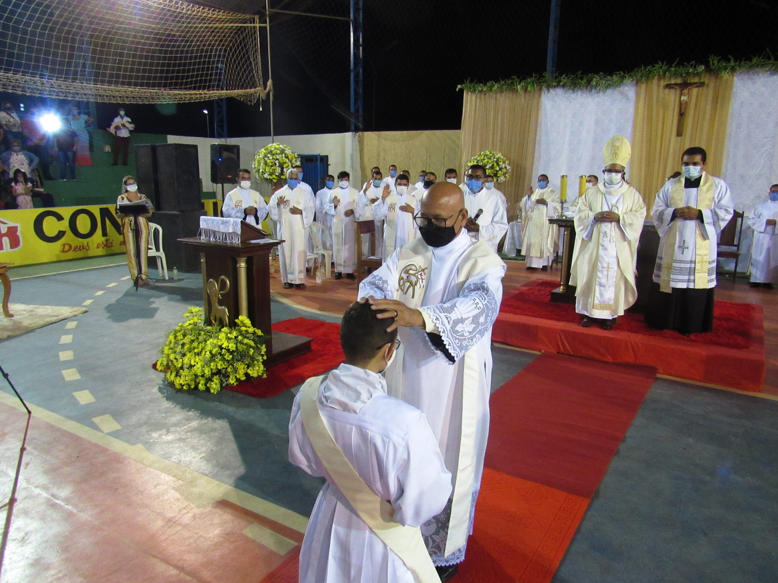 Ordenação Presbiteral do Diácono Irlas Soares das Virgens é realizada na Paróquia Cristo Rei em Pacajá/PA — imagem 36