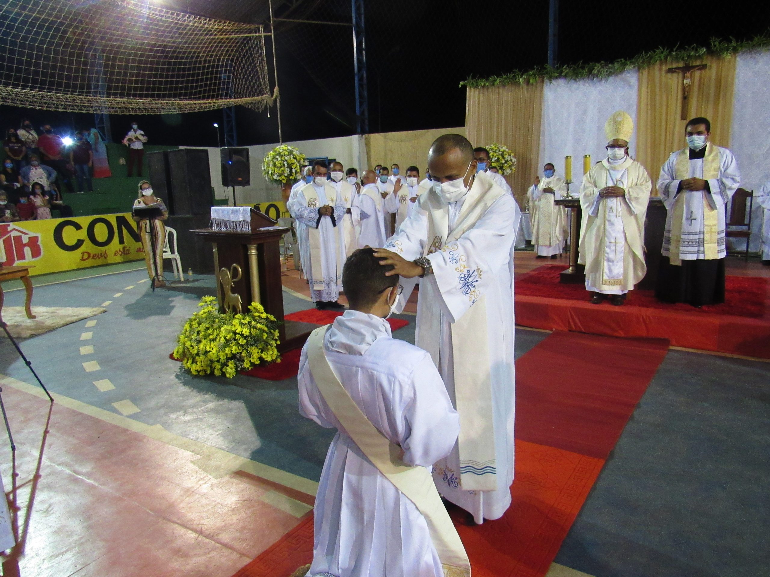 Ordenação Presbiteral do Diácono Irlas Soares das Virgens é realizada na Paróquia Cristo Rei em Pacajá/PA — imagem 37