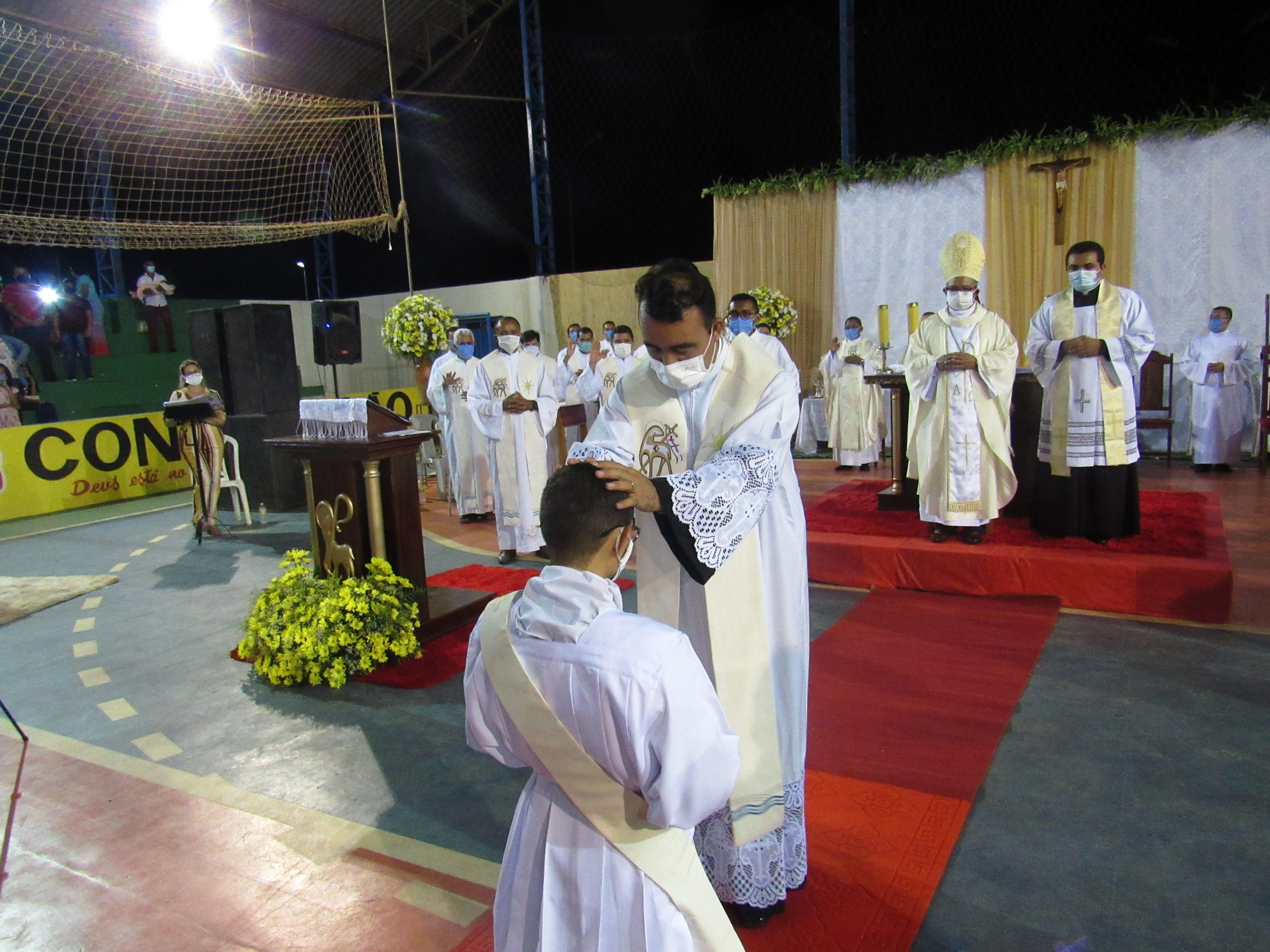 Ordenação Presbiteral do Diácono Irlas Soares das Virgens é realizada na Paróquia Cristo Rei em Pacajá/PA — imagem 38