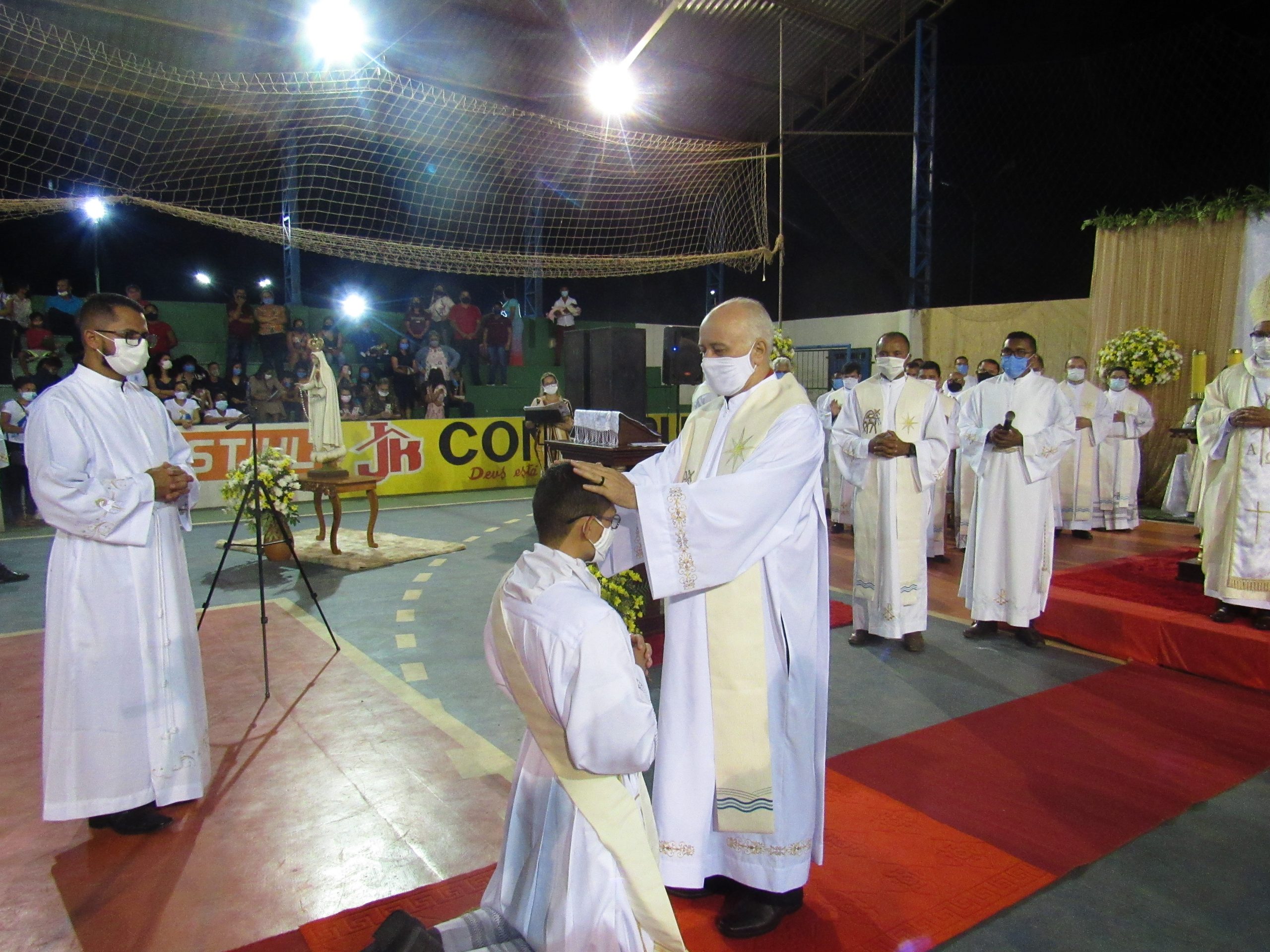 Ordenação Presbiteral do Diácono Irlas Soares das Virgens é realizada na Paróquia Cristo Rei em Pacajá/PA — imagem 39
