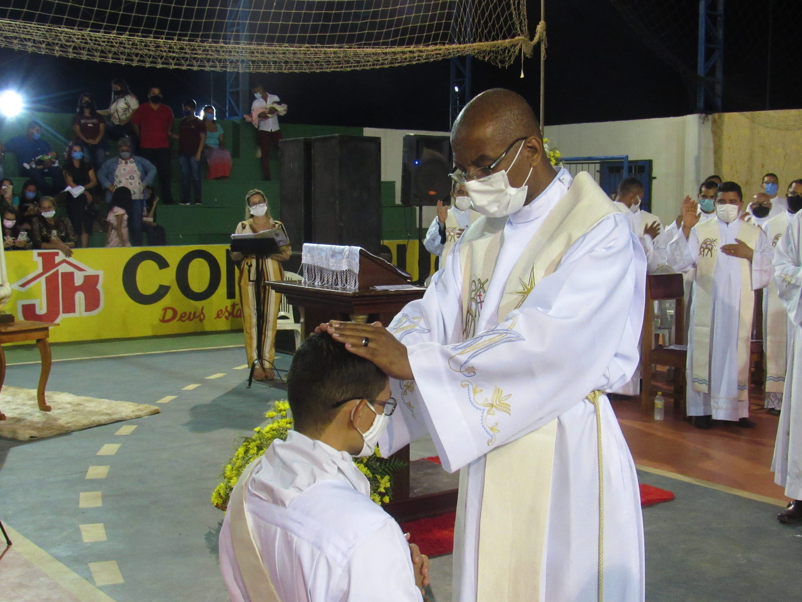 Ordenação Presbiteral do Diácono Irlas Soares das Virgens é realizada na Paróquia Cristo Rei em Pacajá/PA — imagem 42