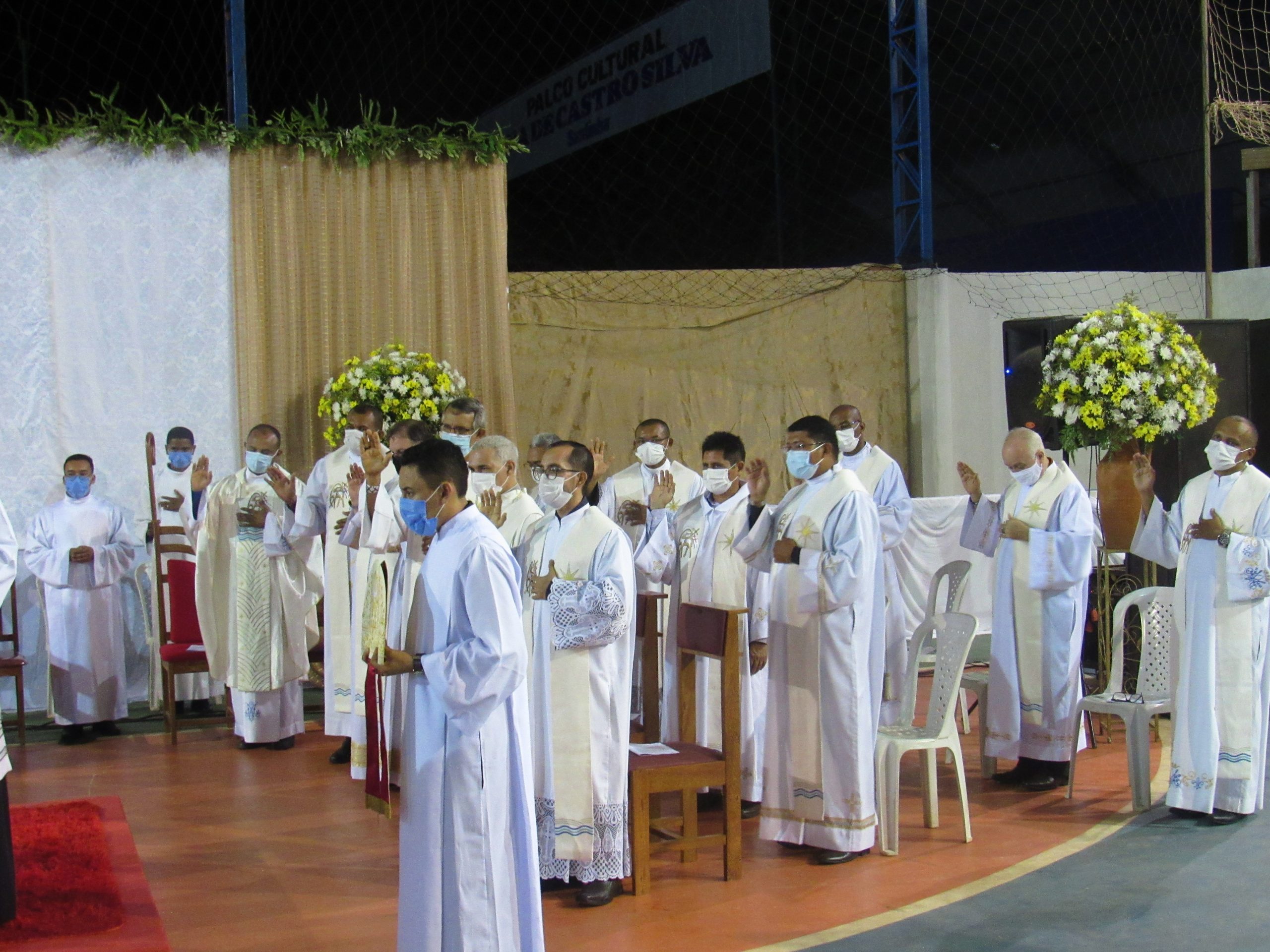 Ordenação Presbiteral do Diácono Irlas Soares das Virgens é realizada na Paróquia Cristo Rei em Pacajá/PA — imagem 45