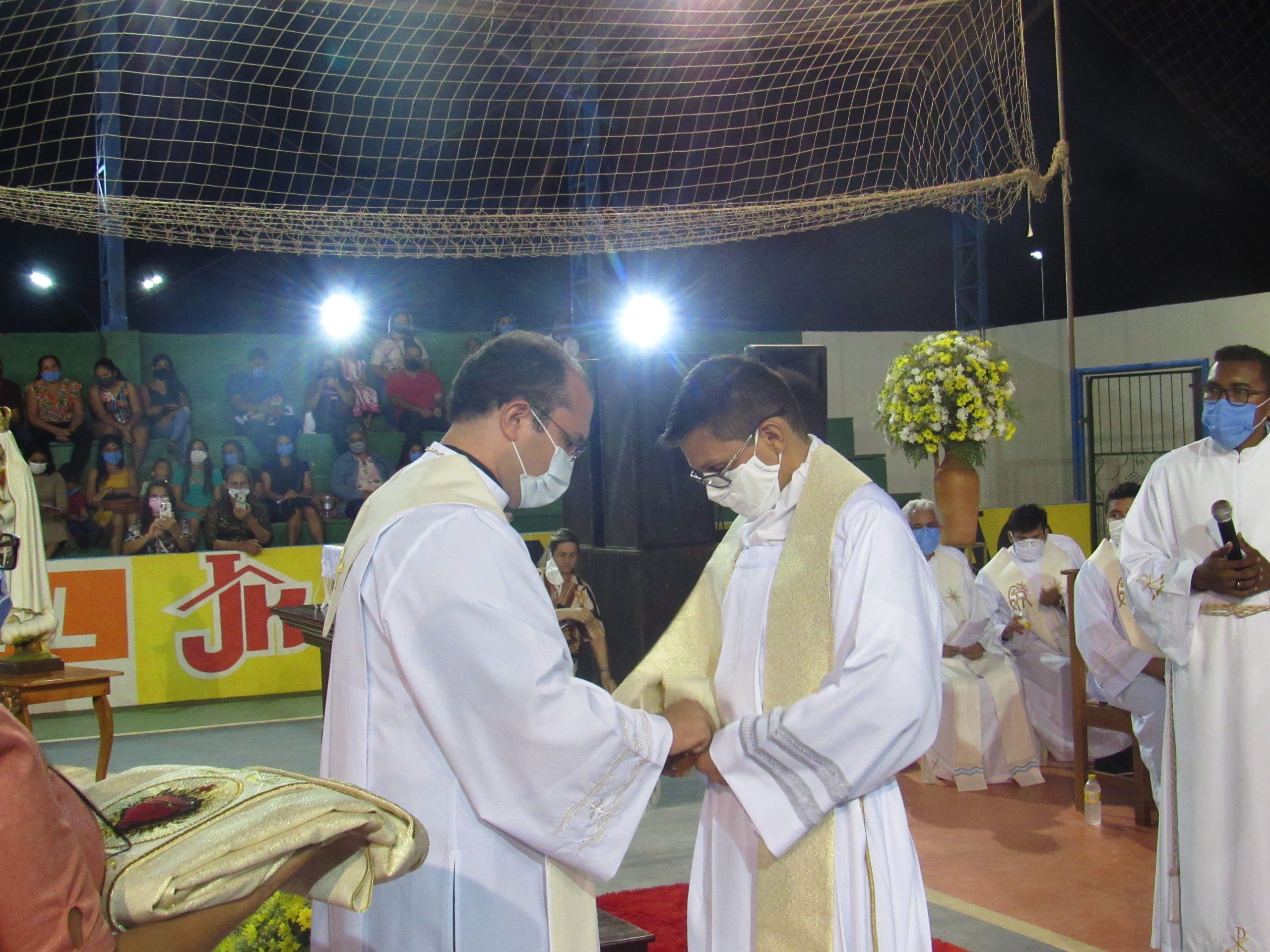 Ordenação Presbiteral do Diácono Irlas Soares das Virgens é realizada na Paróquia Cristo Rei em Pacajá/PA — imagem 47