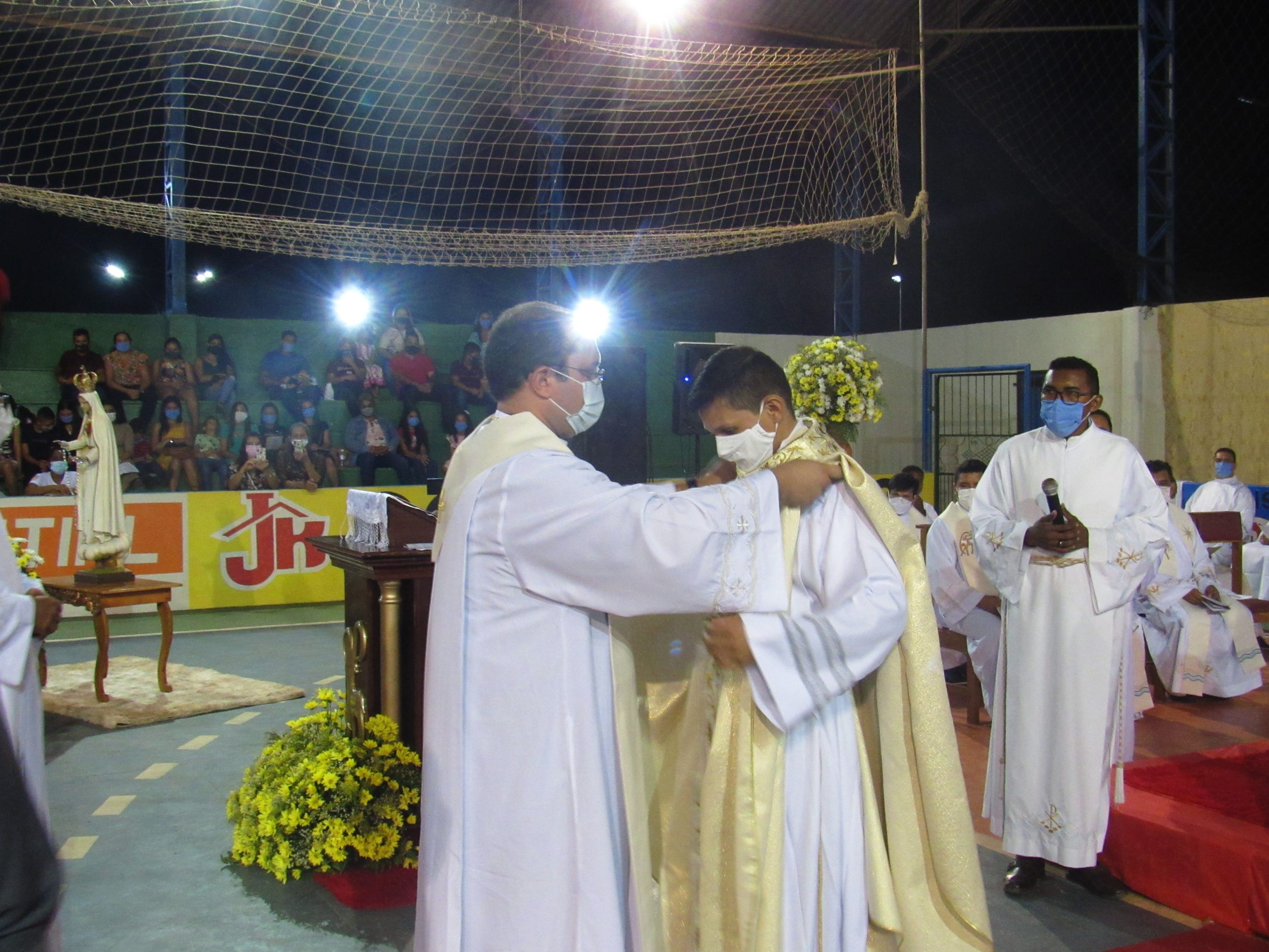 Ordenação Presbiteral do Diácono Irlas Soares das Virgens é realizada na Paróquia Cristo Rei em Pacajá/PA — imagem 48