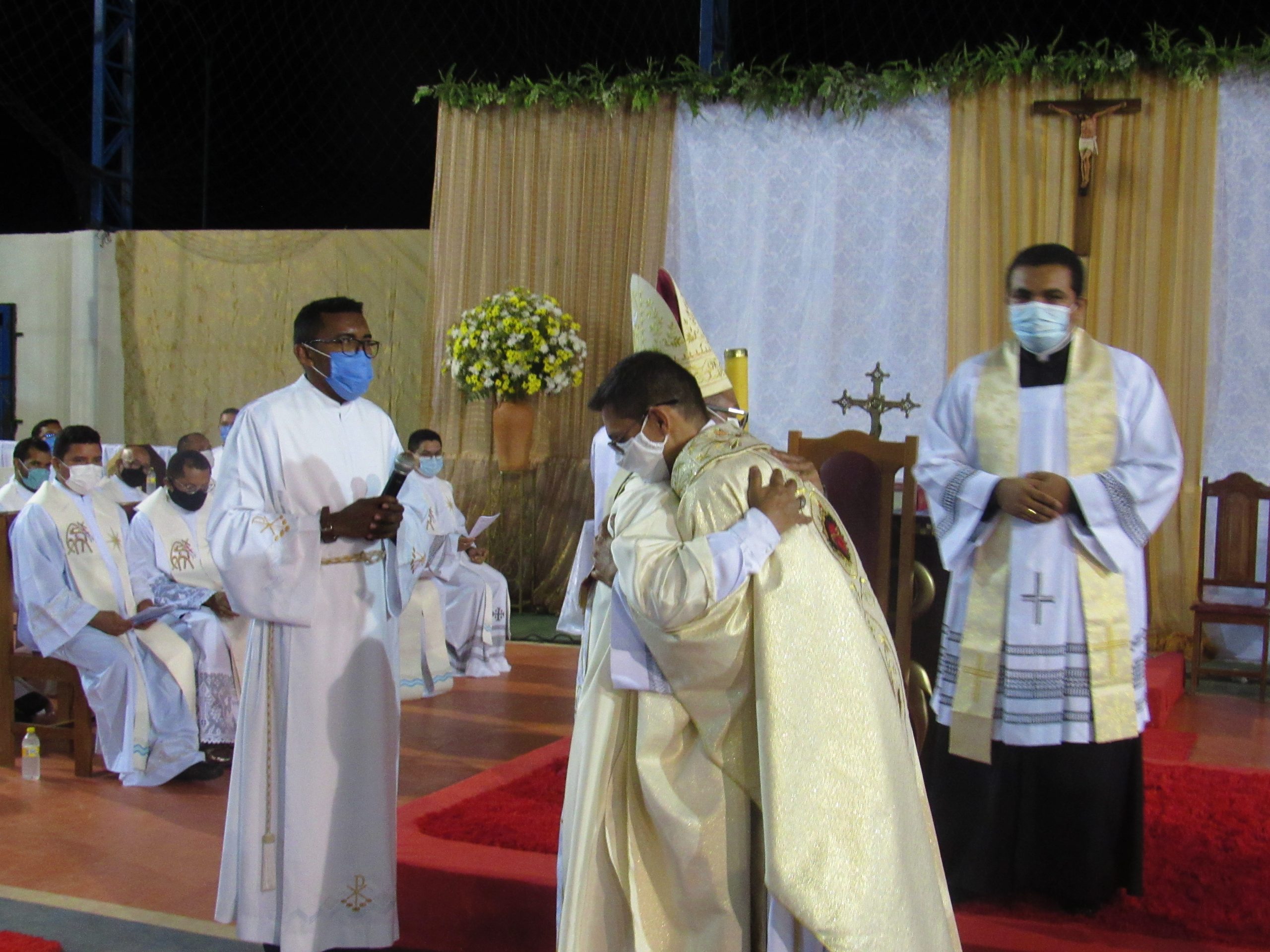 Ordenação Presbiteral do Diácono Irlas Soares das Virgens é realizada na Paróquia Cristo Rei em Pacajá/PA — imagem 54
