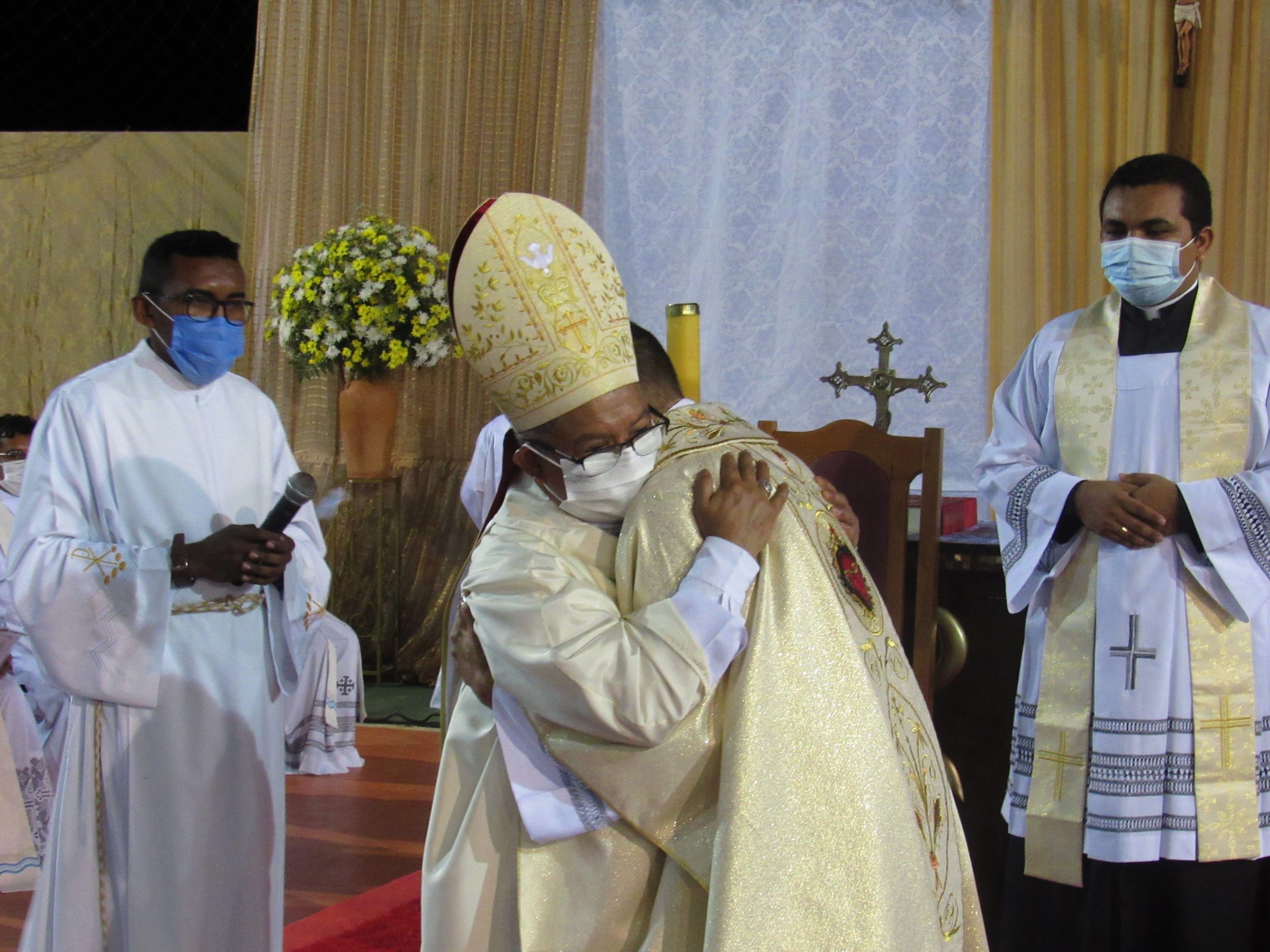 Ordenação Presbiteral do Diácono Irlas Soares das Virgens é realizada na Paróquia Cristo Rei em Pacajá/PA — imagem 55