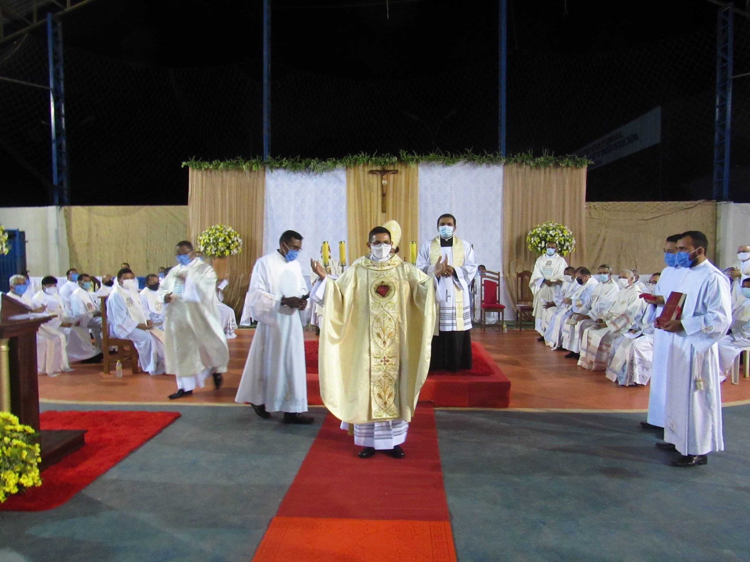 Ordenação Presbiteral do Diácono Irlas Soares das Virgens é realizada na Paróquia Cristo Rei em Pacajá/PA — imagem 56