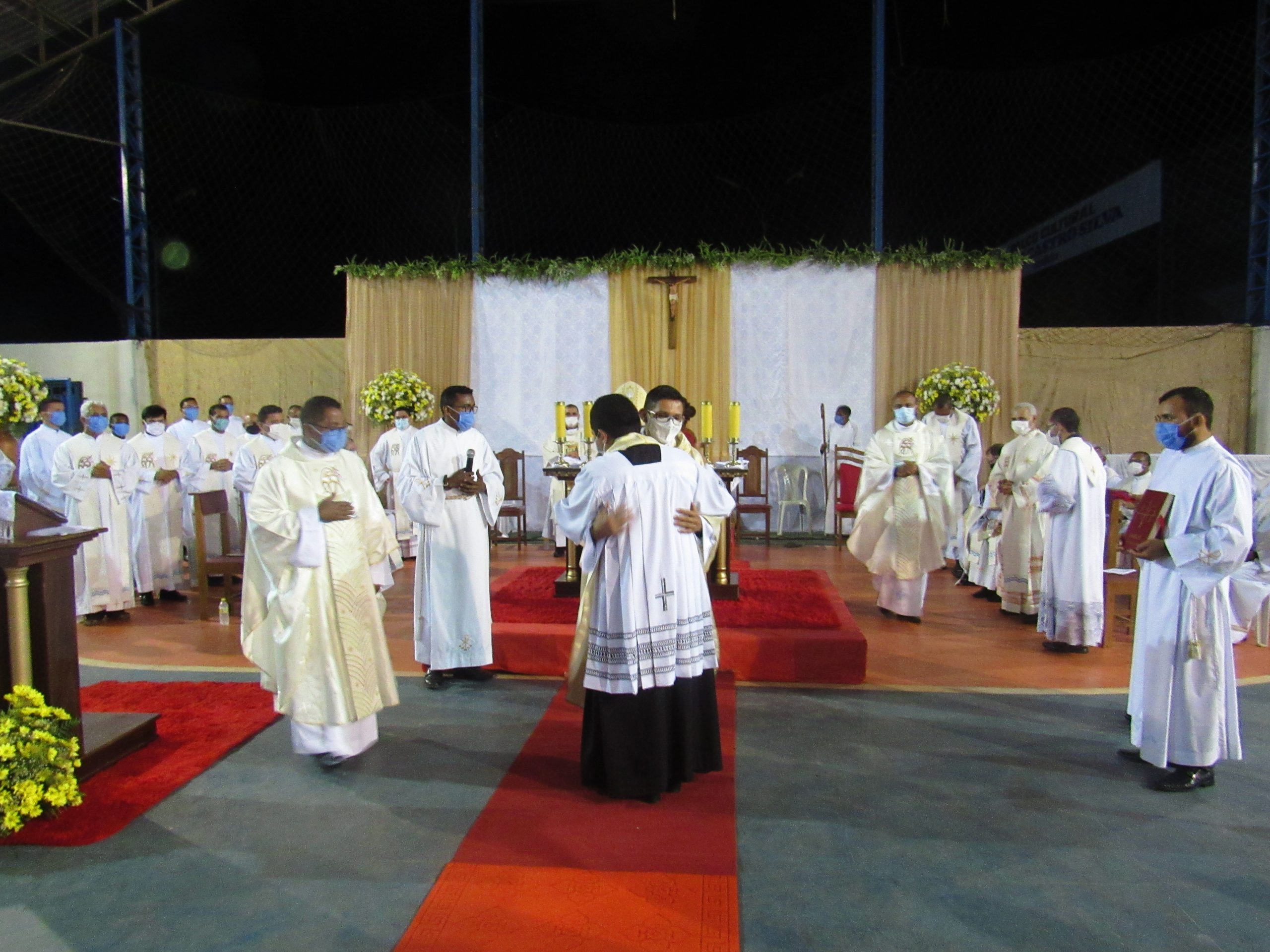 Ordenação Presbiteral do Diácono Irlas Soares das Virgens é realizada na Paróquia Cristo Rei em Pacajá/PA — imagem 58