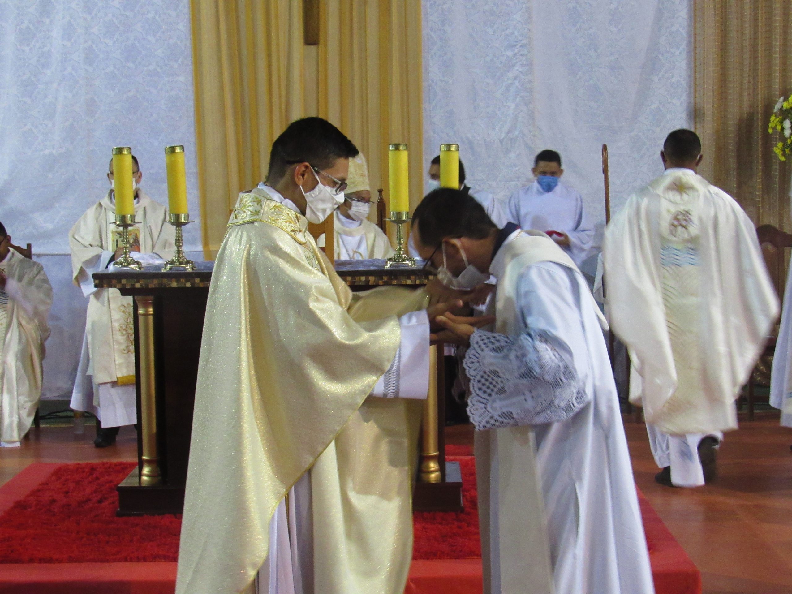 Ordenação Presbiteral do Diácono Irlas Soares das Virgens é realizada na Paróquia Cristo Rei em Pacajá/PA — imagem 61