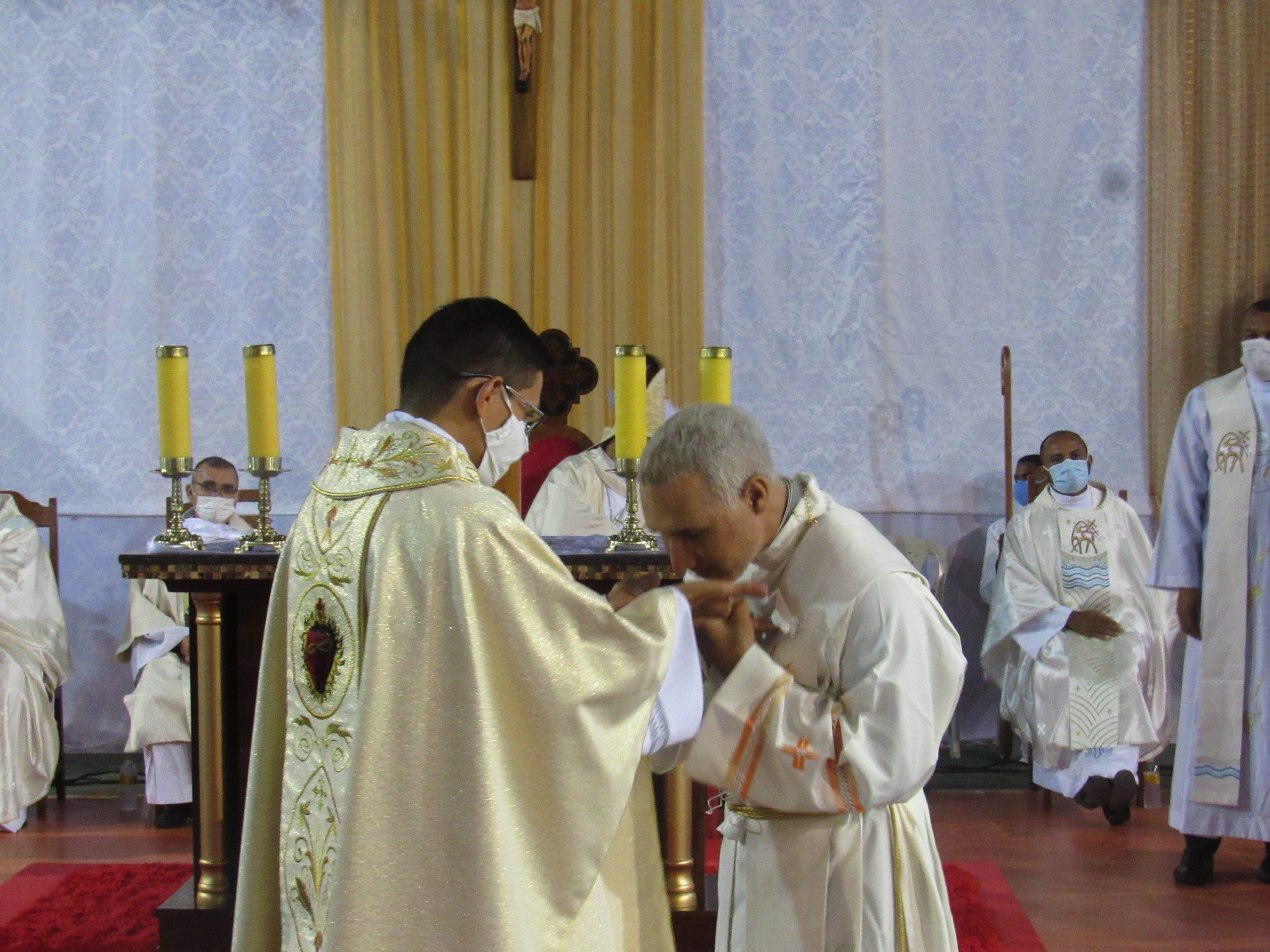 Ordenação Presbiteral do Diácono Irlas Soares das Virgens é realizada na Paróquia Cristo Rei em Pacajá/PA — imagem 62