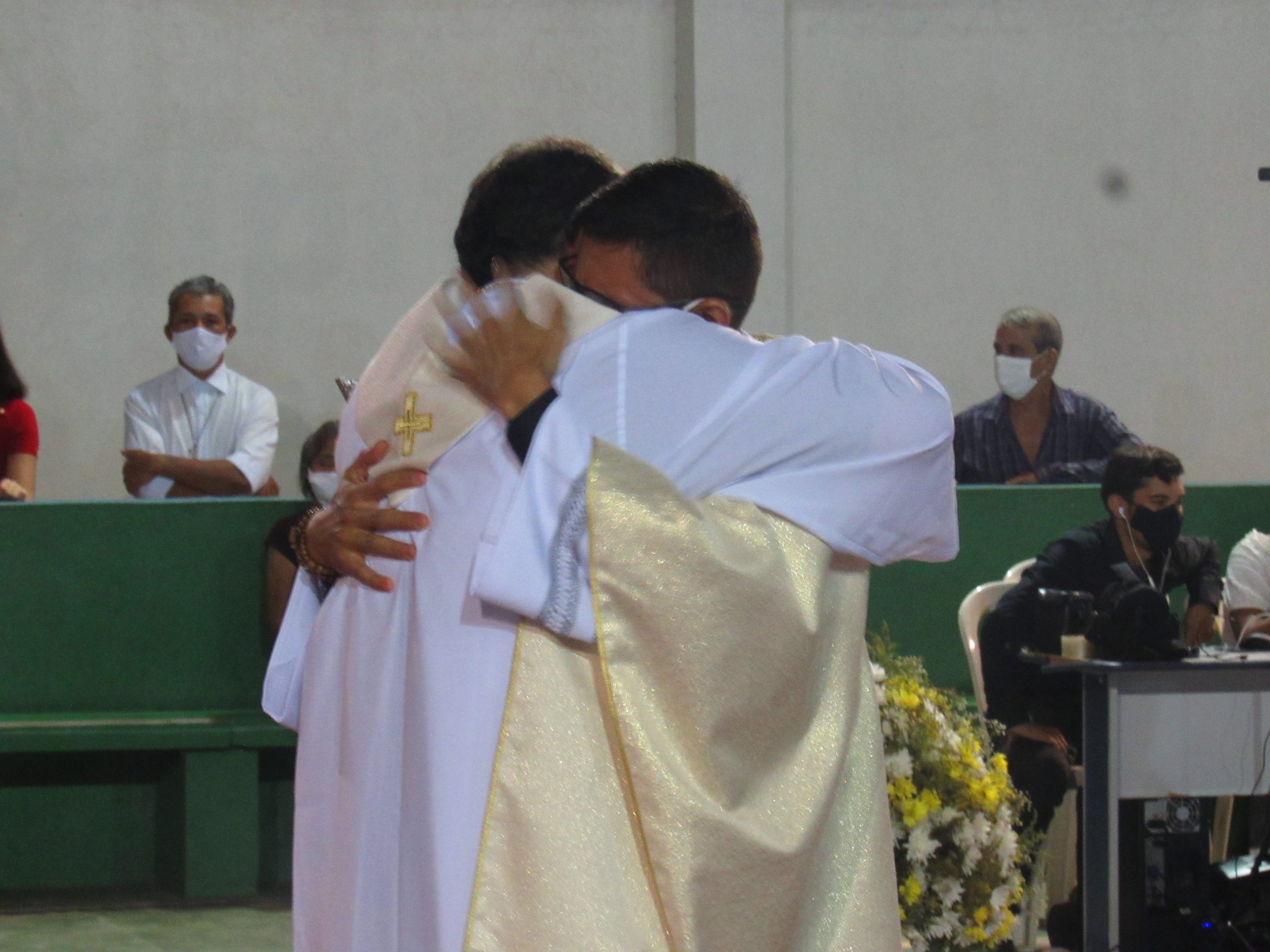 Ordenação Presbiteral do Diácono Irlas Soares das Virgens é realizada na Paróquia Cristo Rei em Pacajá/PA — imagem 63