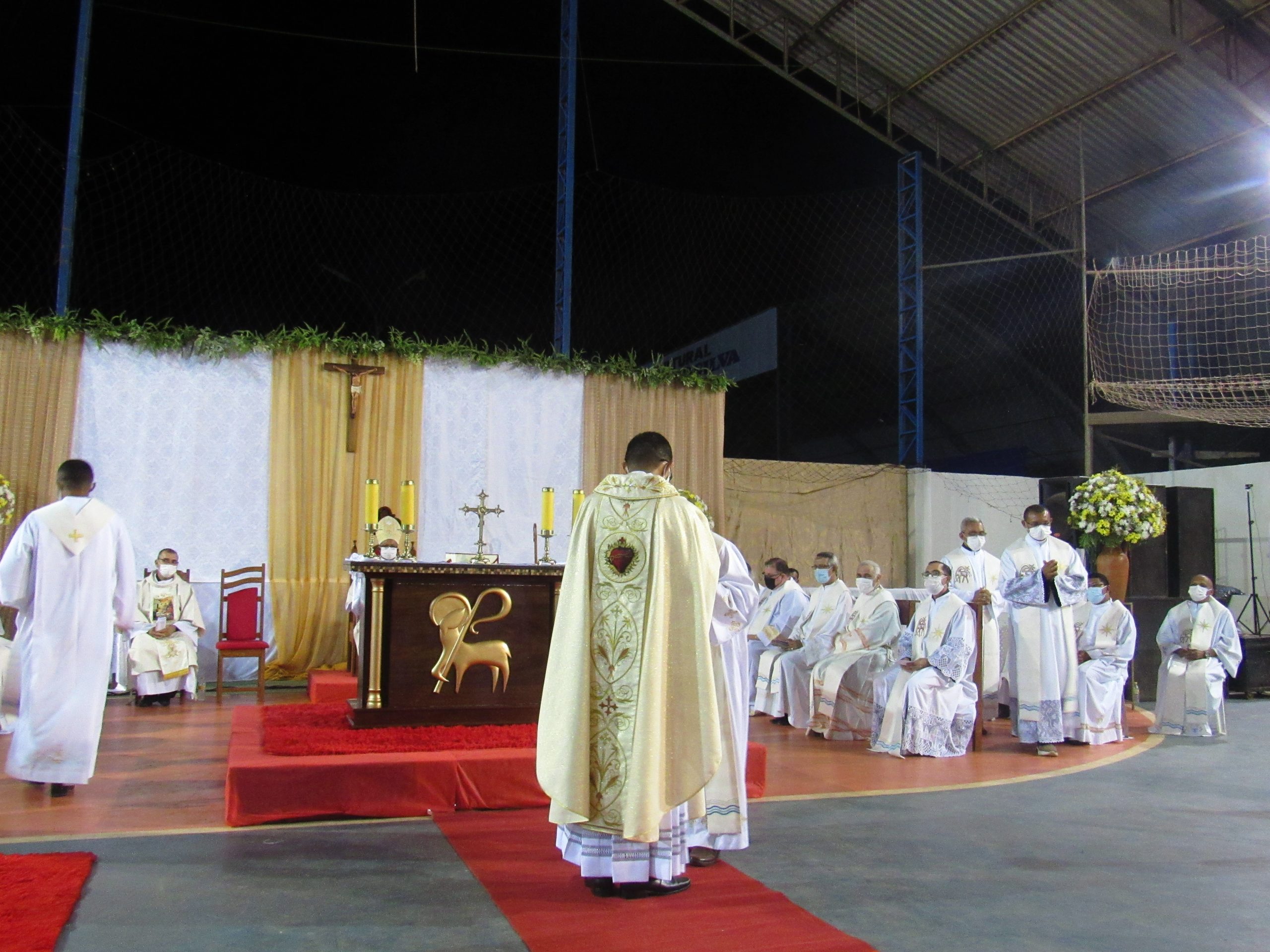 Ordenação Presbiteral do Diácono Irlas Soares das Virgens é realizada na Paróquia Cristo Rei em Pacajá/PA — imagem 64