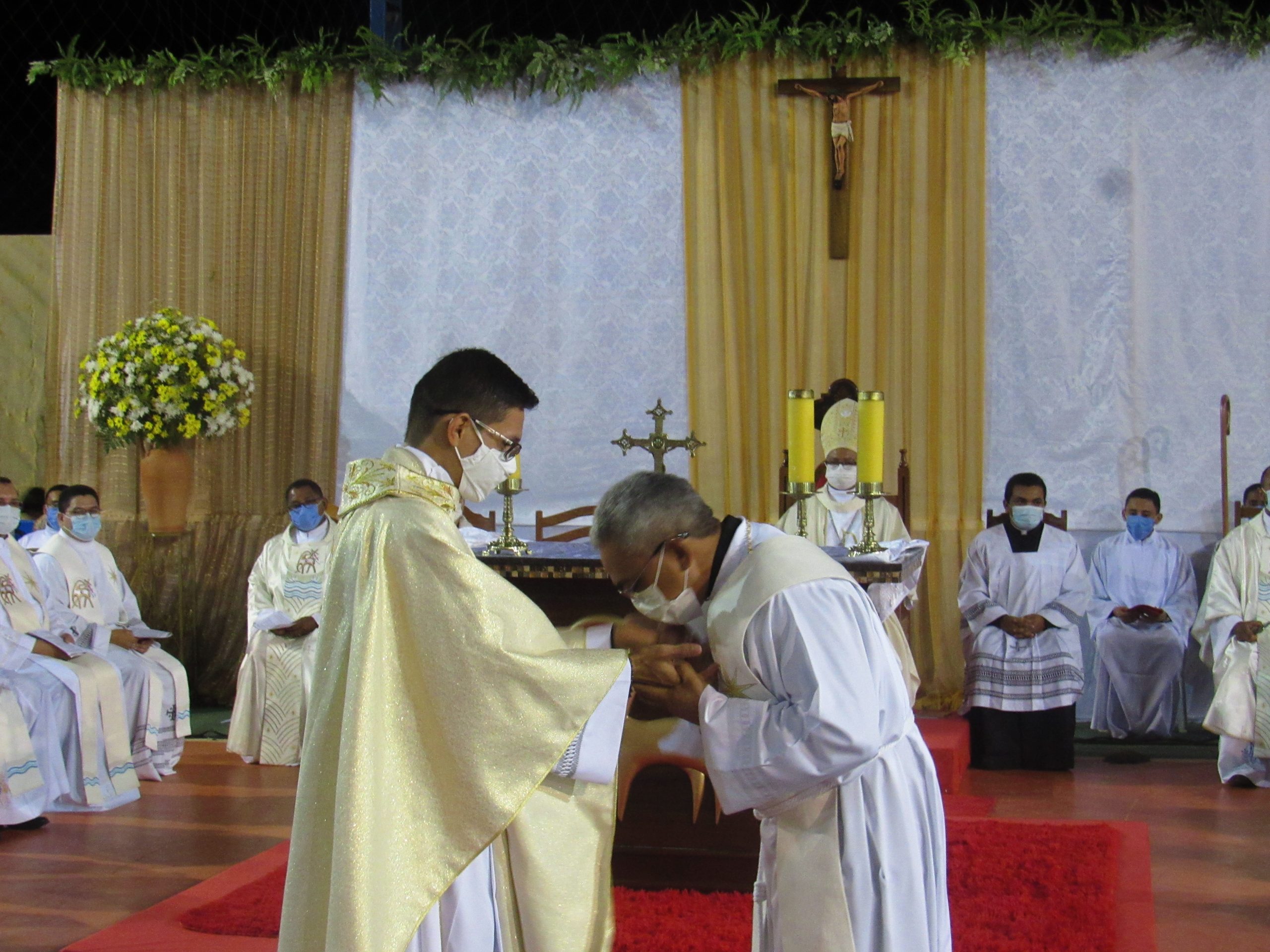 Ordenação Presbiteral do Diácono Irlas Soares das Virgens é realizada na Paróquia Cristo Rei em Pacajá/PA — imagem 66