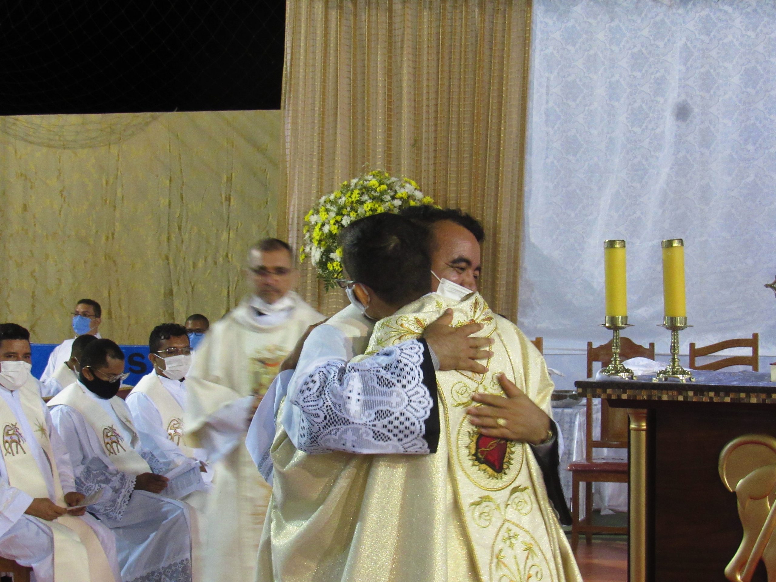 Ordenação Presbiteral do Diácono Irlas Soares das Virgens é realizada na Paróquia Cristo Rei em Pacajá/PA — imagem 68