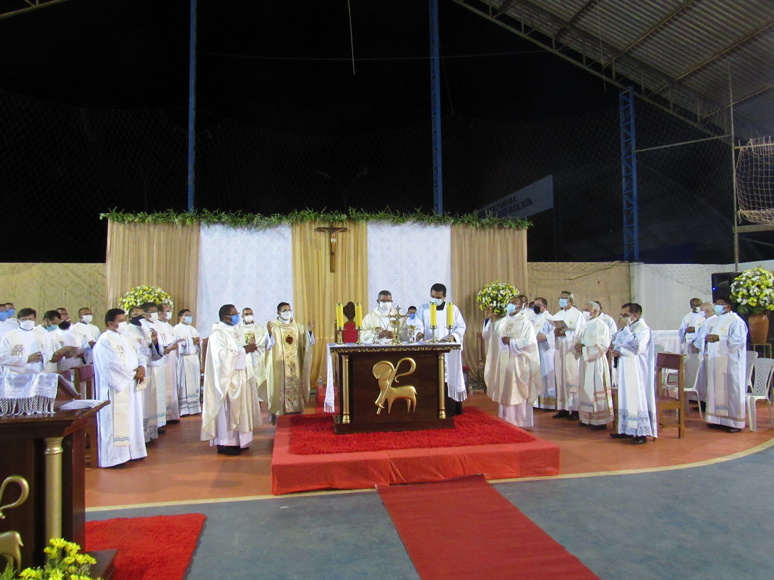 Ordenação Presbiteral do Diácono Irlas Soares das Virgens é realizada na Paróquia Cristo Rei em Pacajá/PA — imagem 71