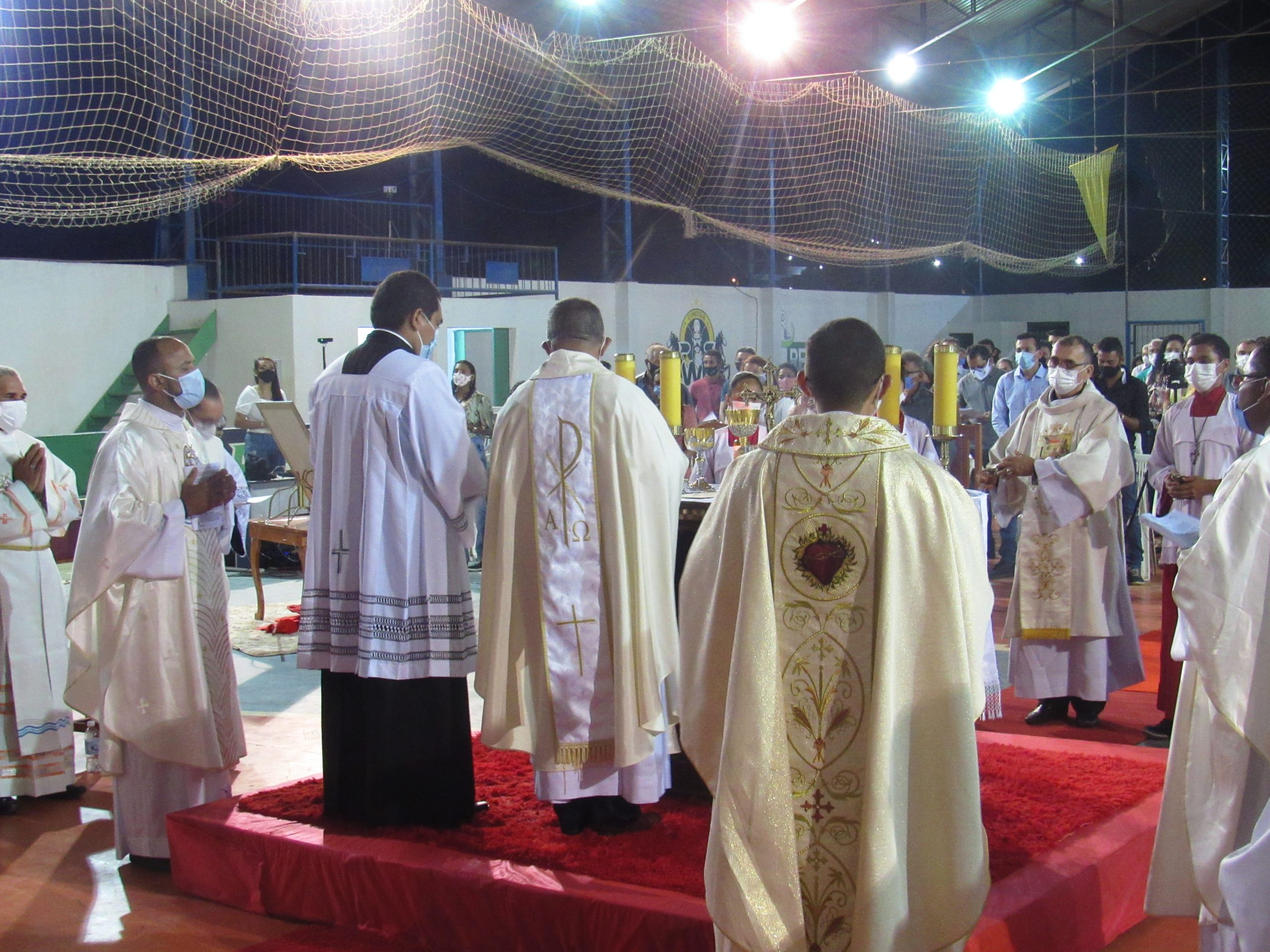 Ordenação Presbiteral do Diácono Irlas Soares das Virgens é realizada na Paróquia Cristo Rei em Pacajá/PA — imagem 72