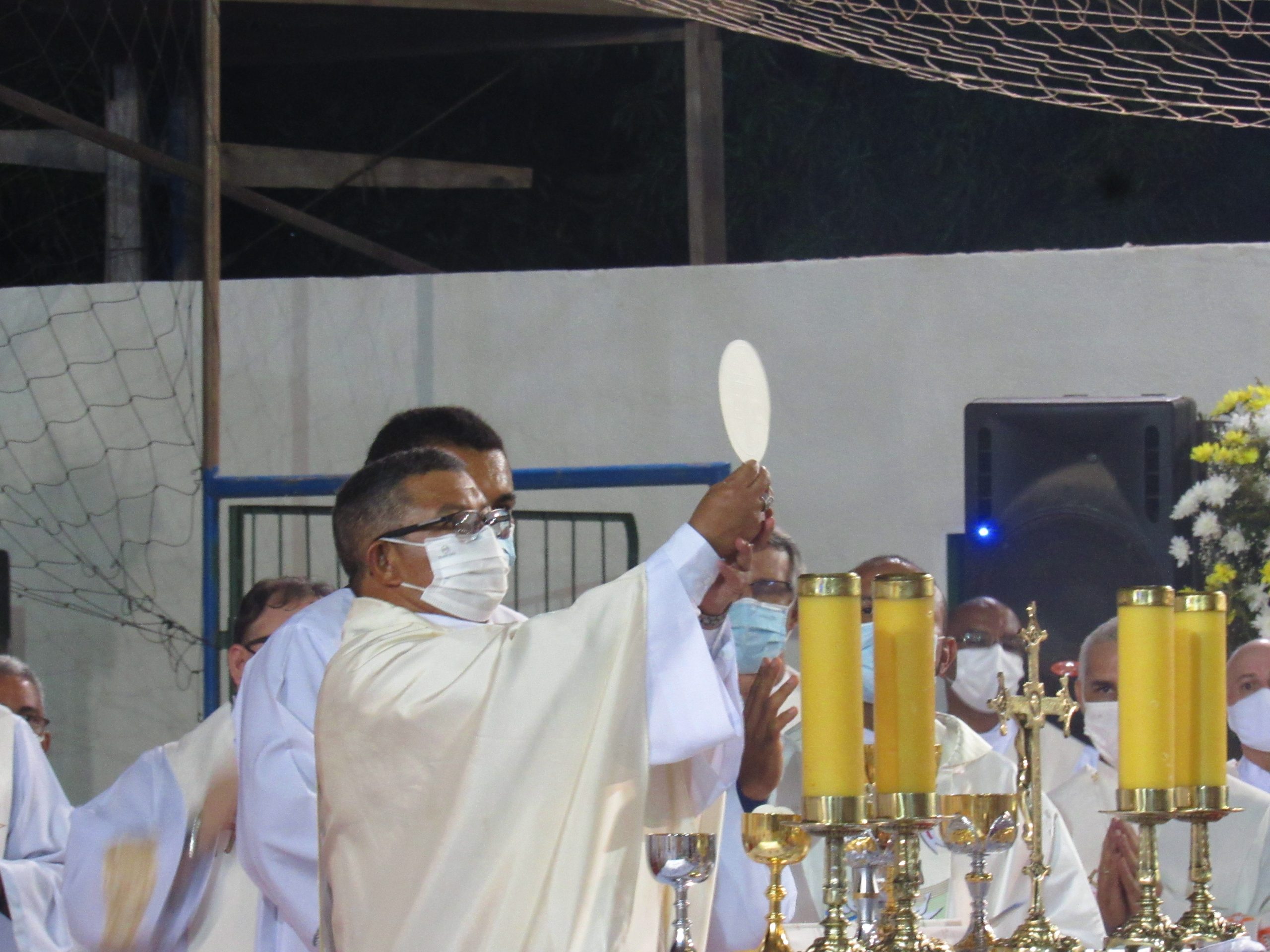 Ordenação Presbiteral do Diácono Irlas Soares das Virgens é realizada na Paróquia Cristo Rei em Pacajá/PA — imagem 73