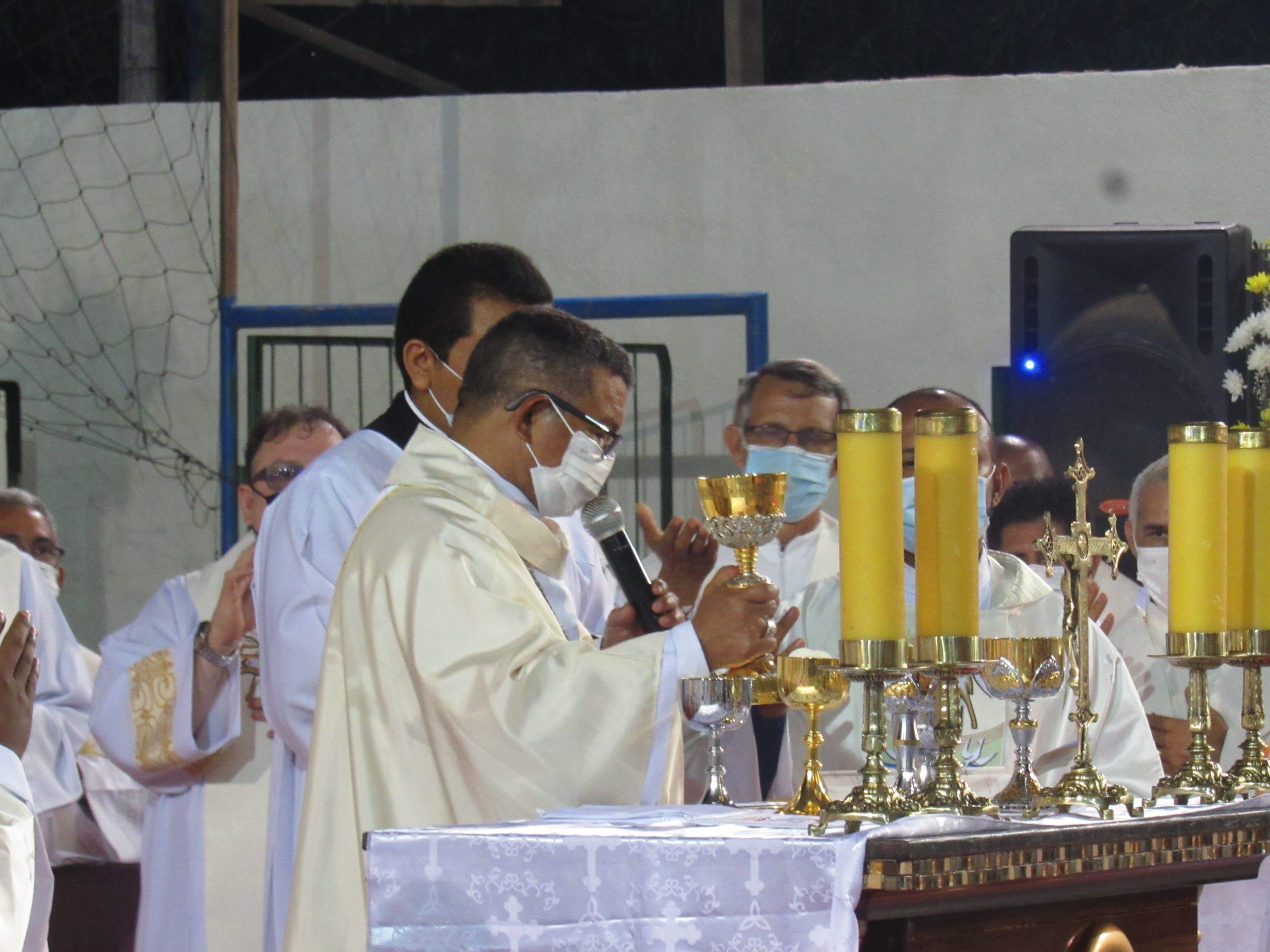 Ordenação Presbiteral do Diácono Irlas Soares das Virgens é realizada na Paróquia Cristo Rei em Pacajá/PA — imagem 74