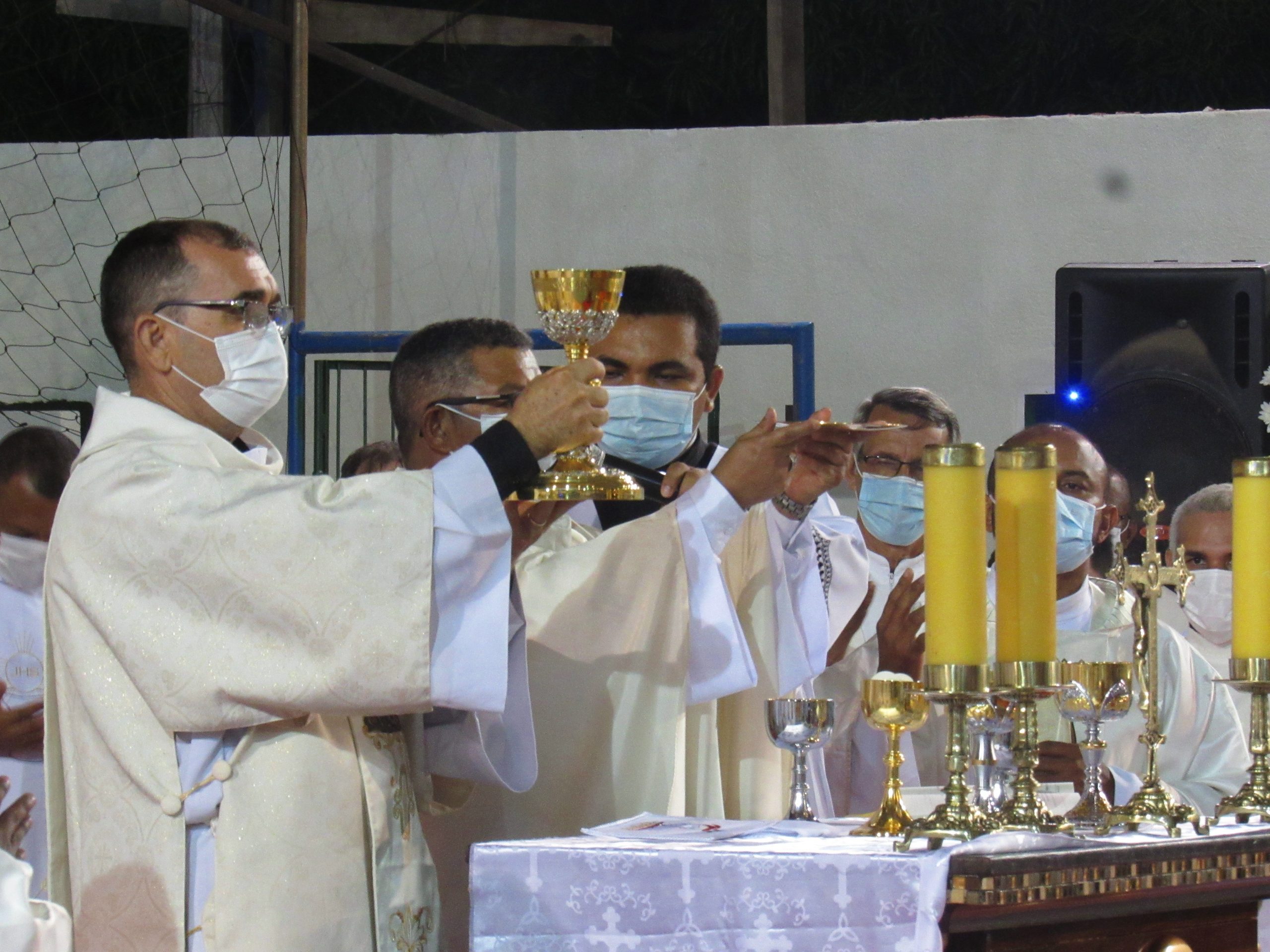 Ordenação Presbiteral do Diácono Irlas Soares das Virgens é realizada na Paróquia Cristo Rei em Pacajá/PA — imagem 75
