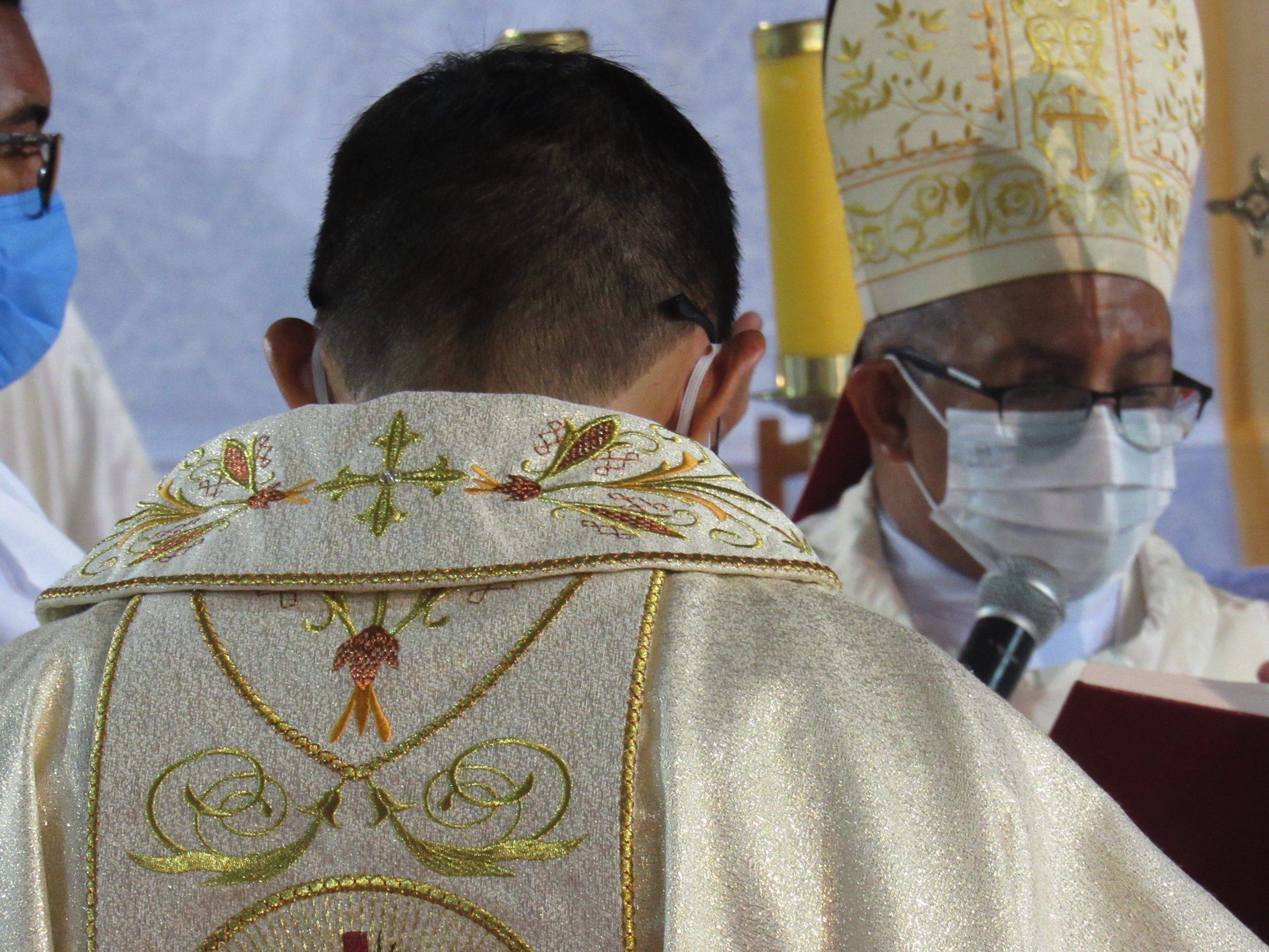 Ordenação Presbiteral do Diácono Irlas Soares das Virgens é realizada na Paróquia Cristo Rei em Pacajá/PA — imagem 77