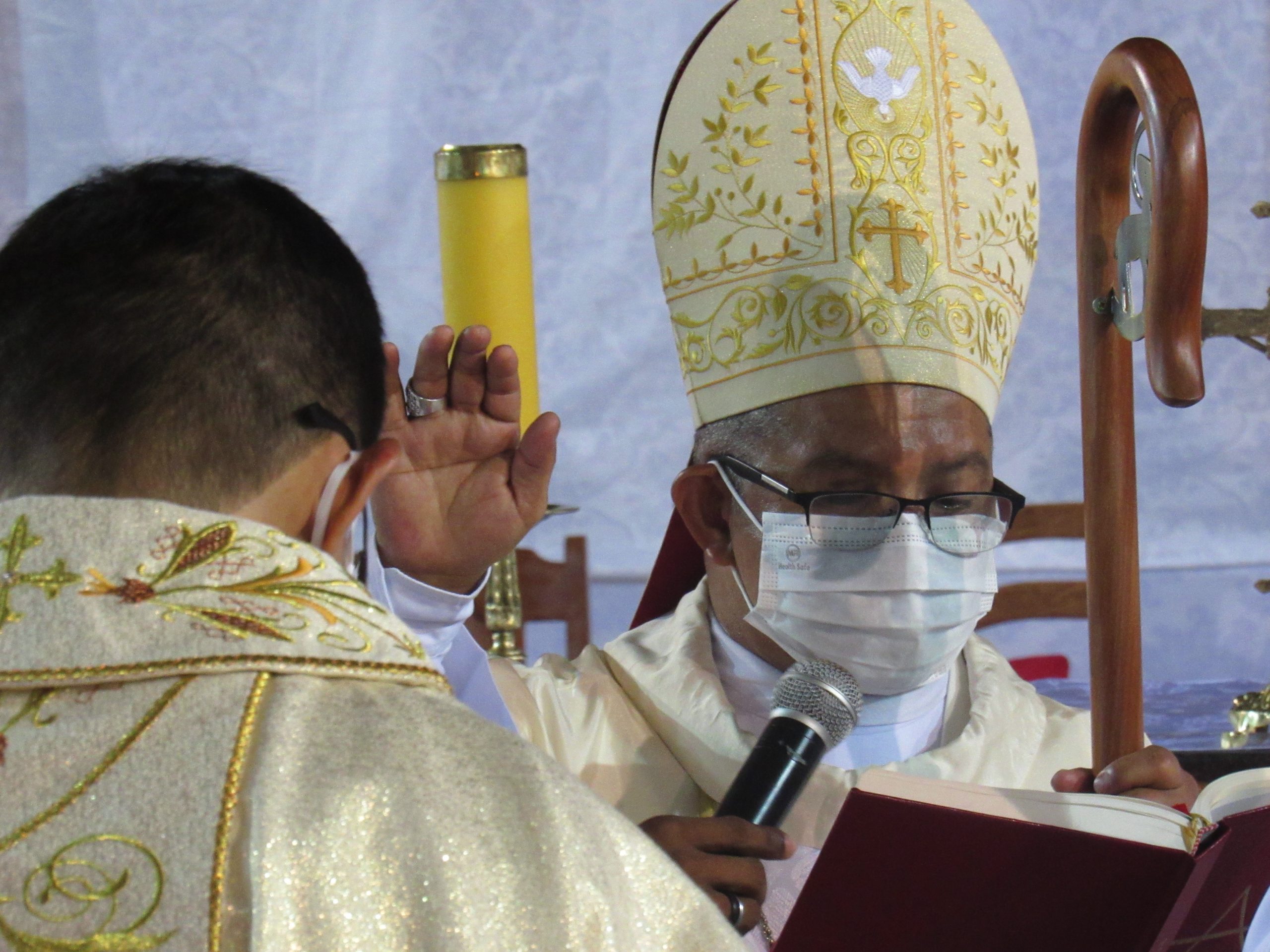 Ordenação Presbiteral do Diácono Irlas Soares das Virgens é realizada na Paróquia Cristo Rei em Pacajá/PA — imagem 78