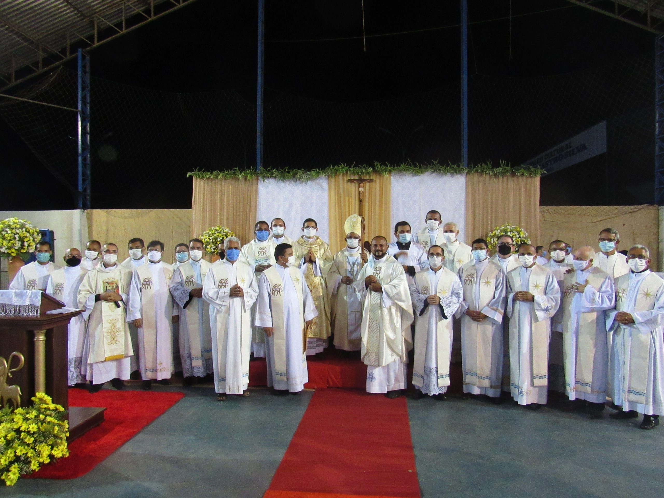 Ordenação Presbiteral do Diácono Irlas Soares das Virgens é realizada na Paróquia Cristo Rei em Pacajá/PA — imagem 79