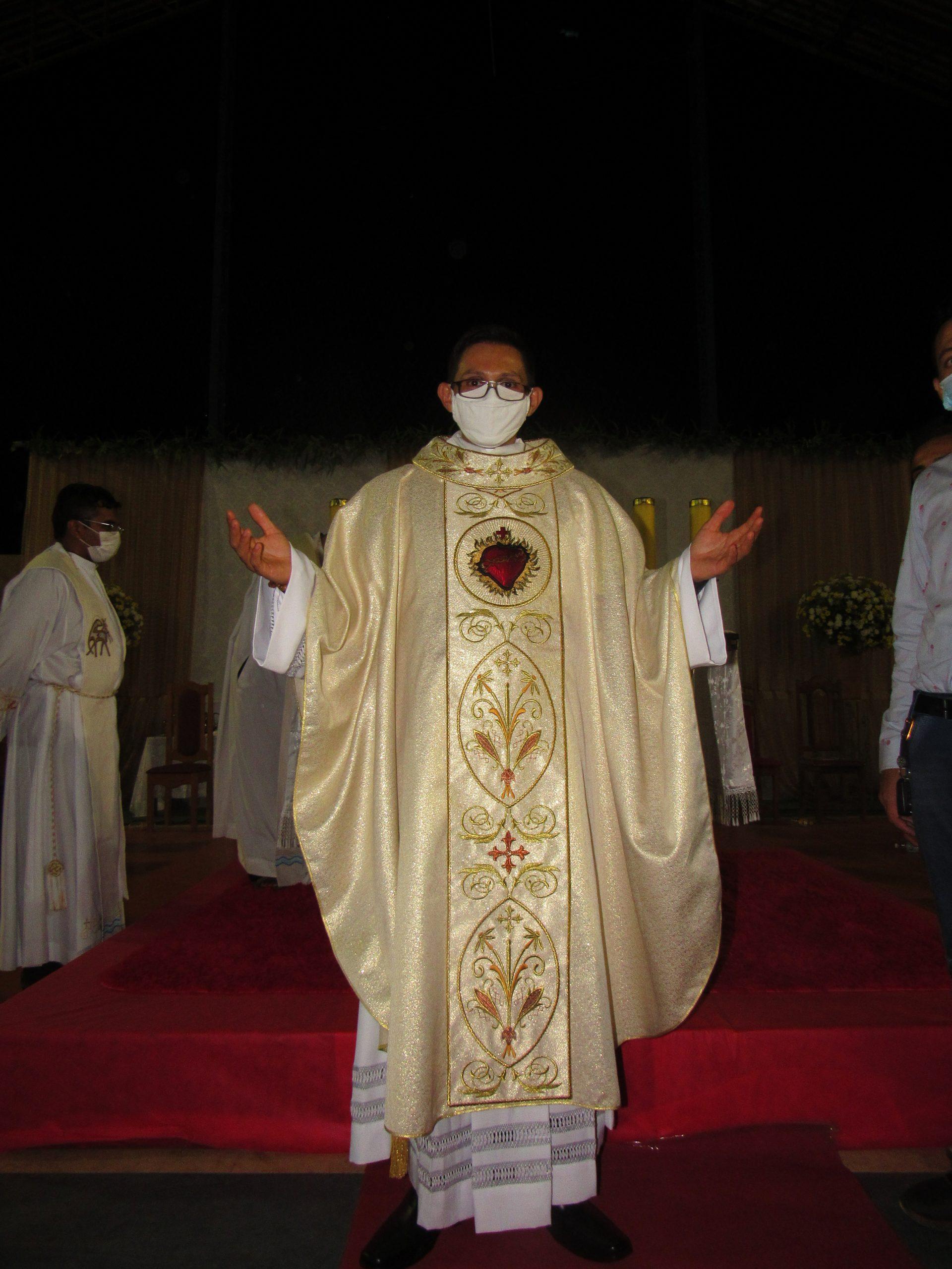 Ordenação Presbiteral do Diácono Irlas Soares das Virgens é realizada na Paróquia Cristo Rei em Pacajá/PA — imagem 80
